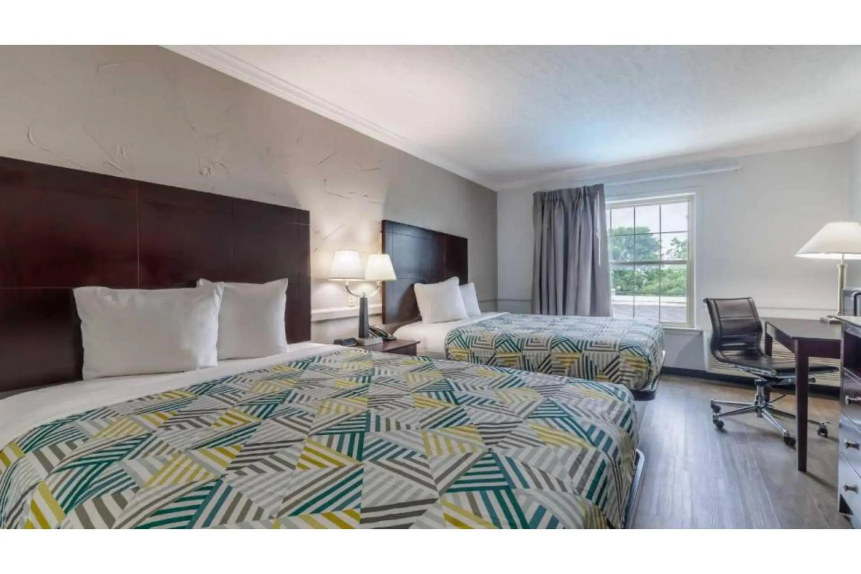 Queen Room with Two Queen Beds - Disability Access - Smoking in Motel 6 Dallas TX Downtown Queen Room with Two Queen Beds - Disability Access - Smoking in Motel 6 Dallas TX Downtown