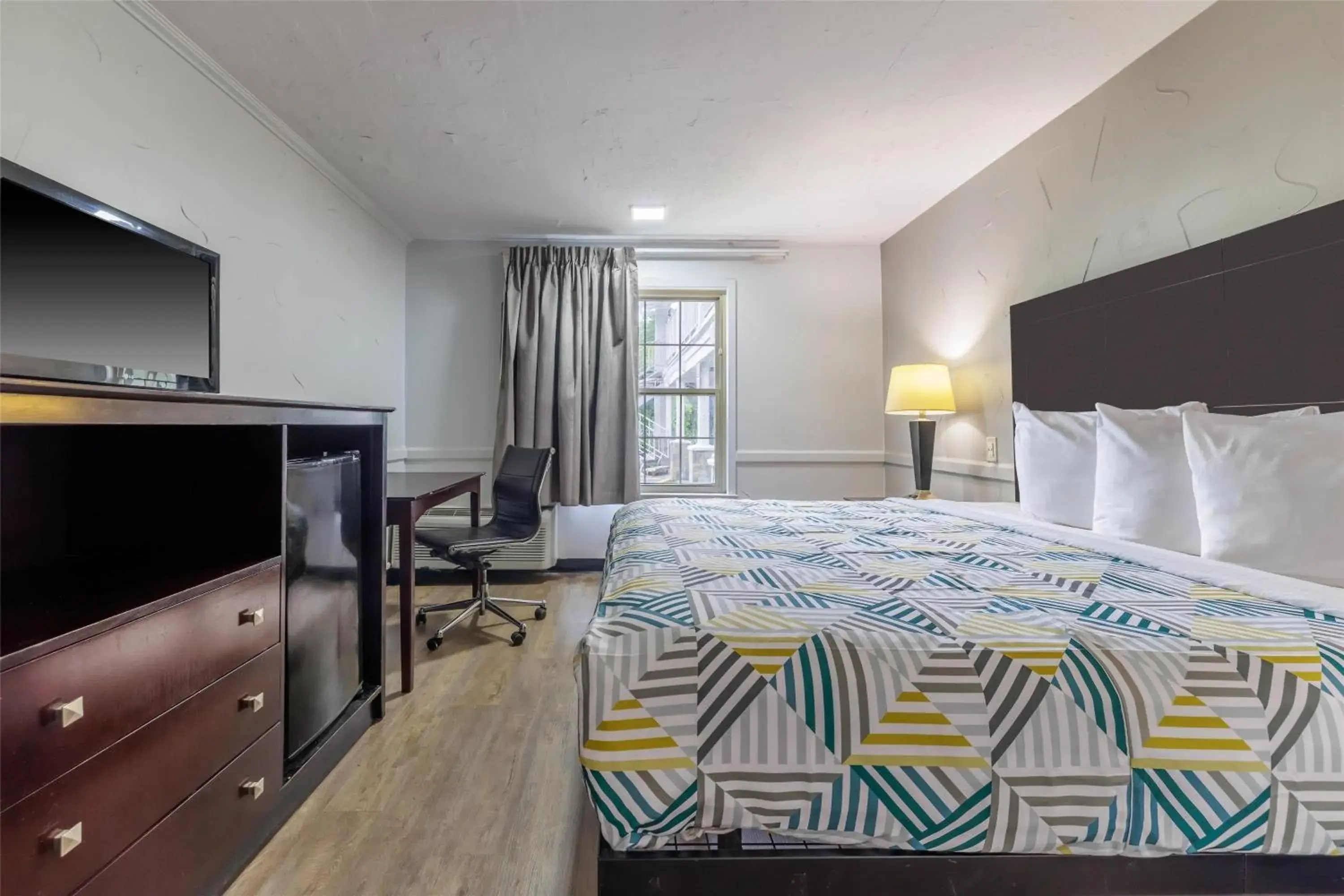 Bedroom, Bed in Motel 6 Dallas TX Downtown Bedroom, Bed in Motel 6 Dallas TX Downtown