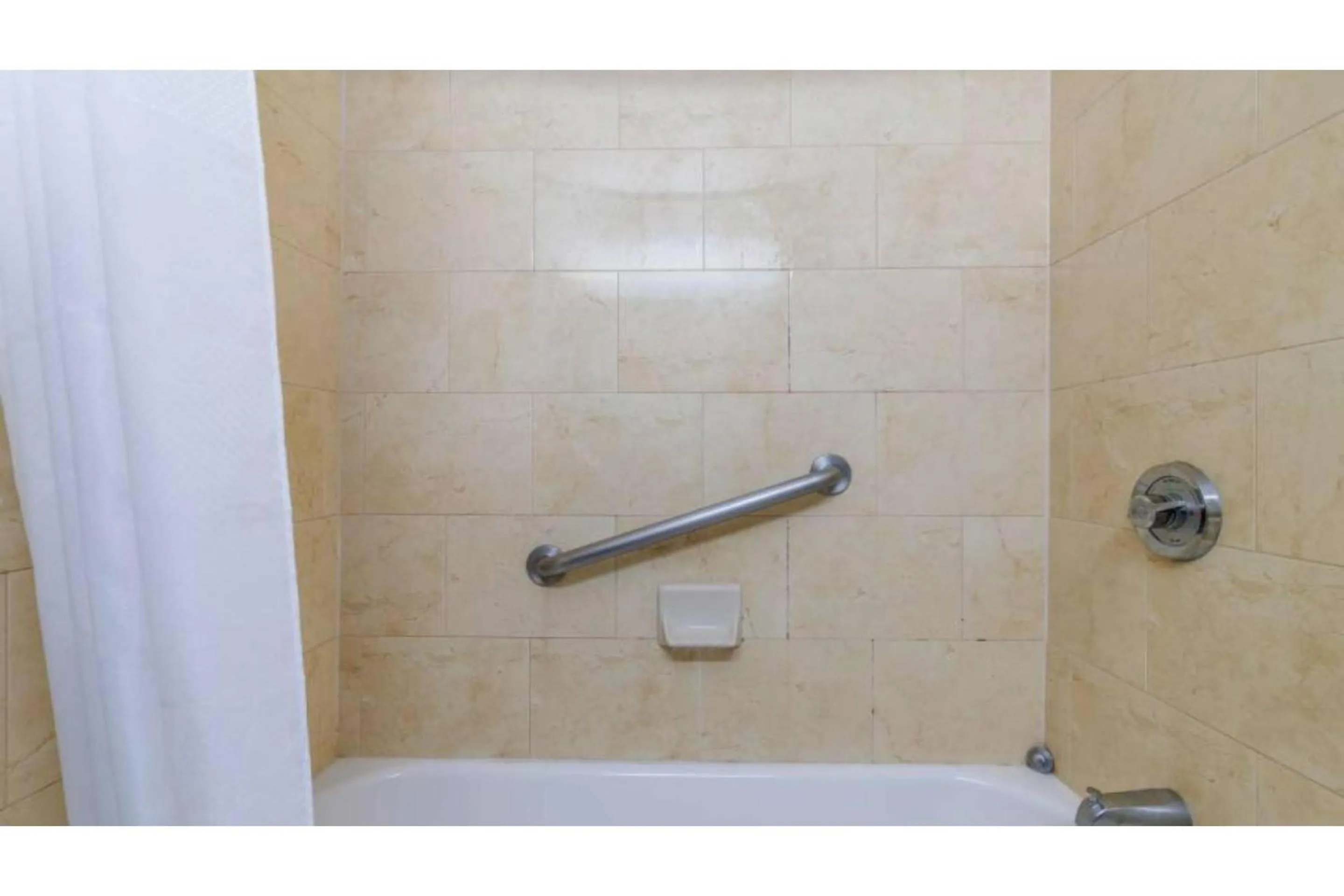 Bathroom in Motel 6 Dallas TX Downtown