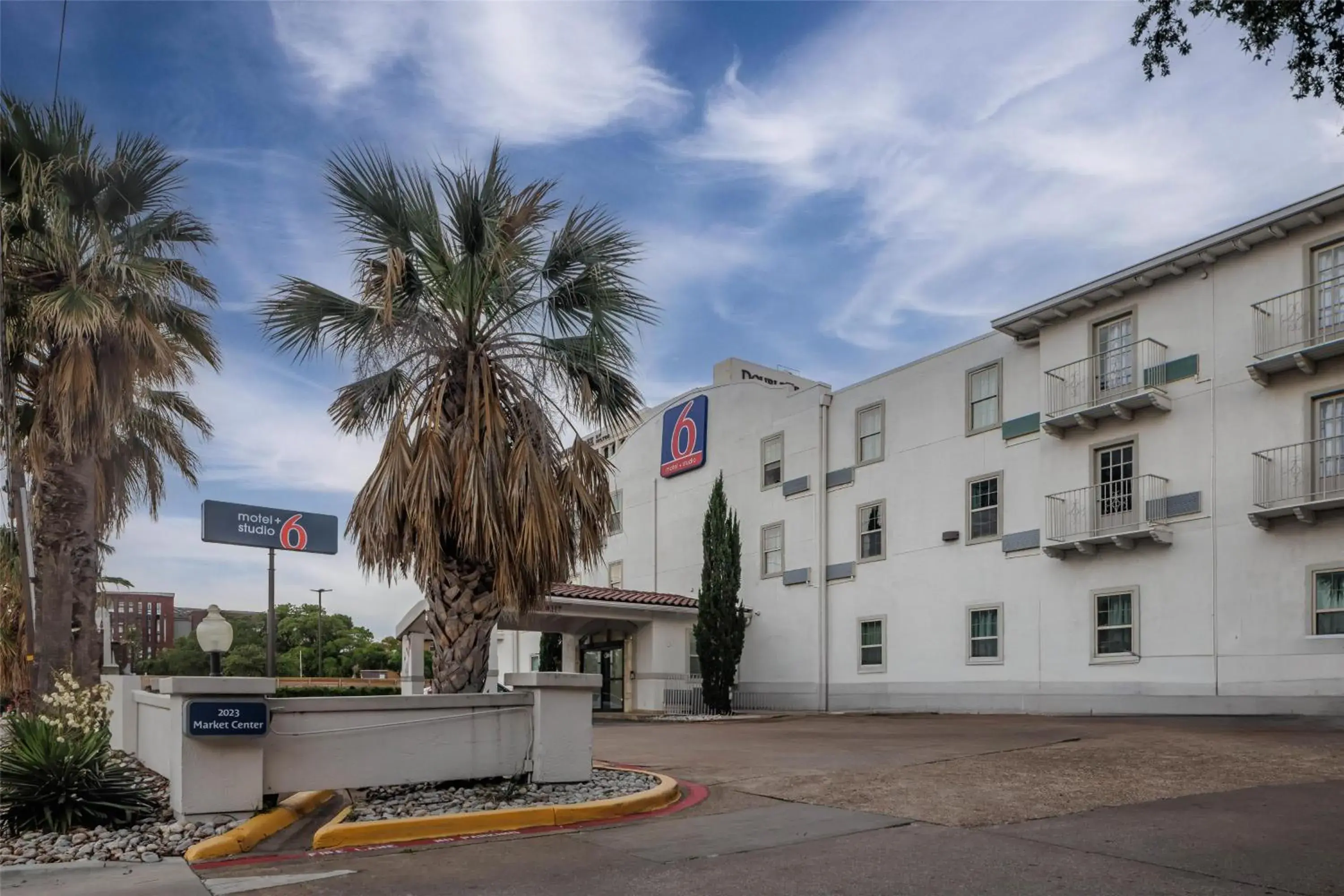 Property building in Motel 6 Dallas TX Downtown Property building in Motel 6 Dallas TX Downtown
