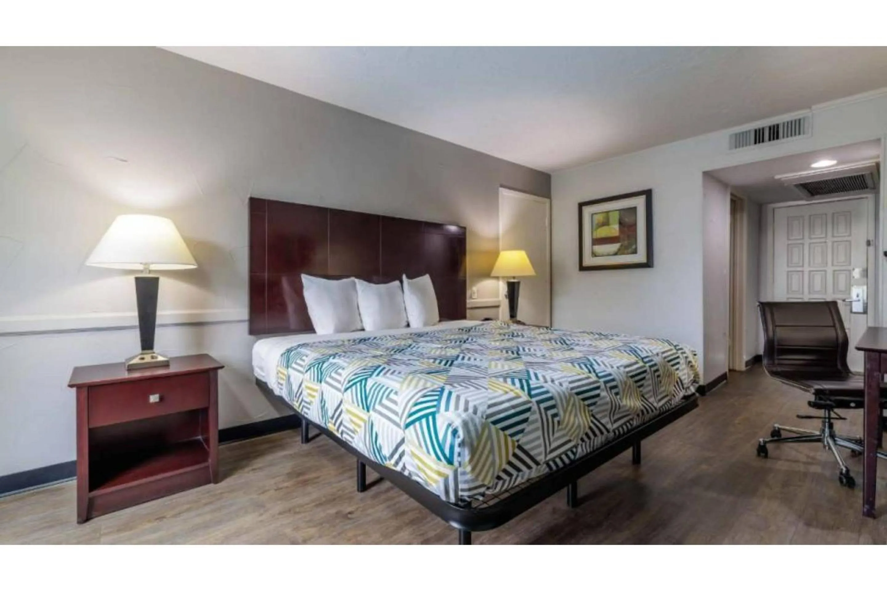 Bedroom, Bed in Motel 6 Dallas TX Downtown