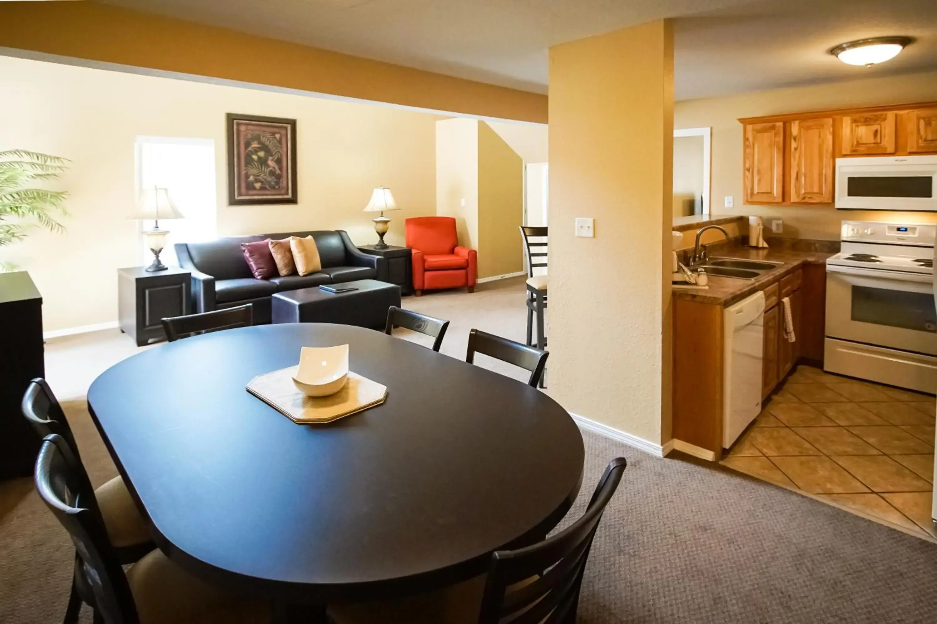 Dining area in The Townhouses Dining area in The Townhouses