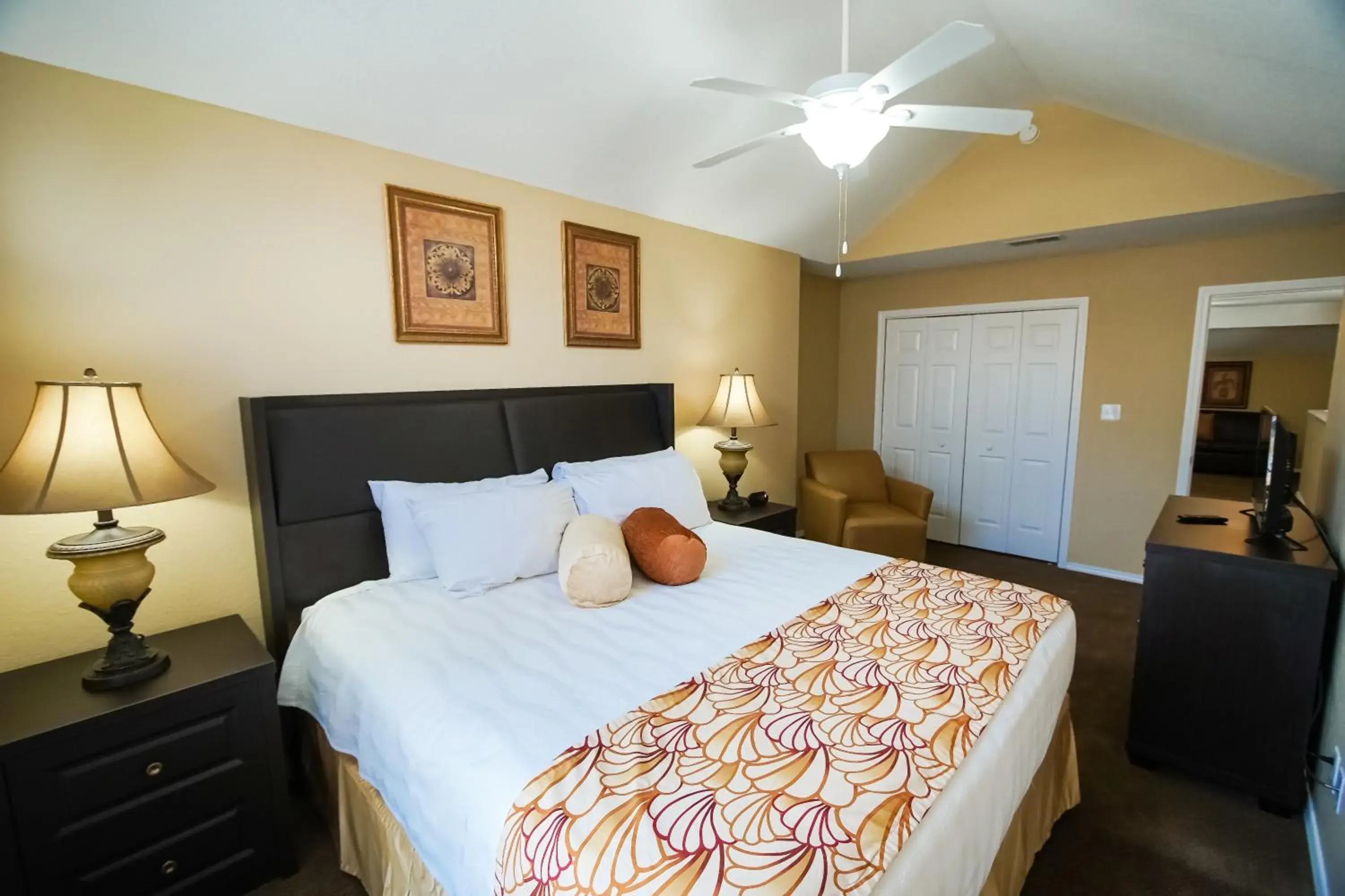 Bedroom, Bed in The Townhouses Bedroom, Bed in The Townhouses