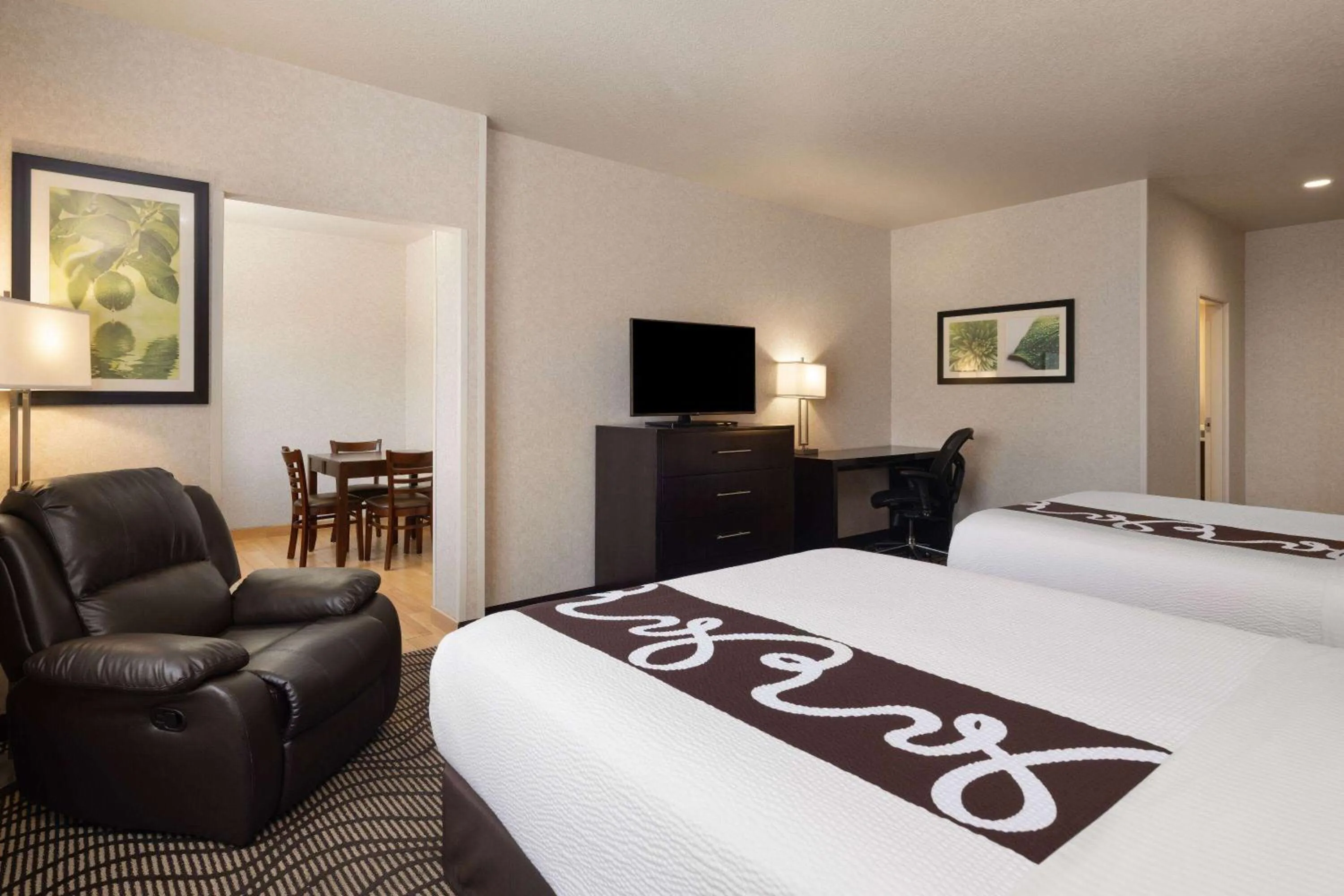 Photo of the whole room, Bed in La Quinta by Wyndham Idaho Falls/Ammon