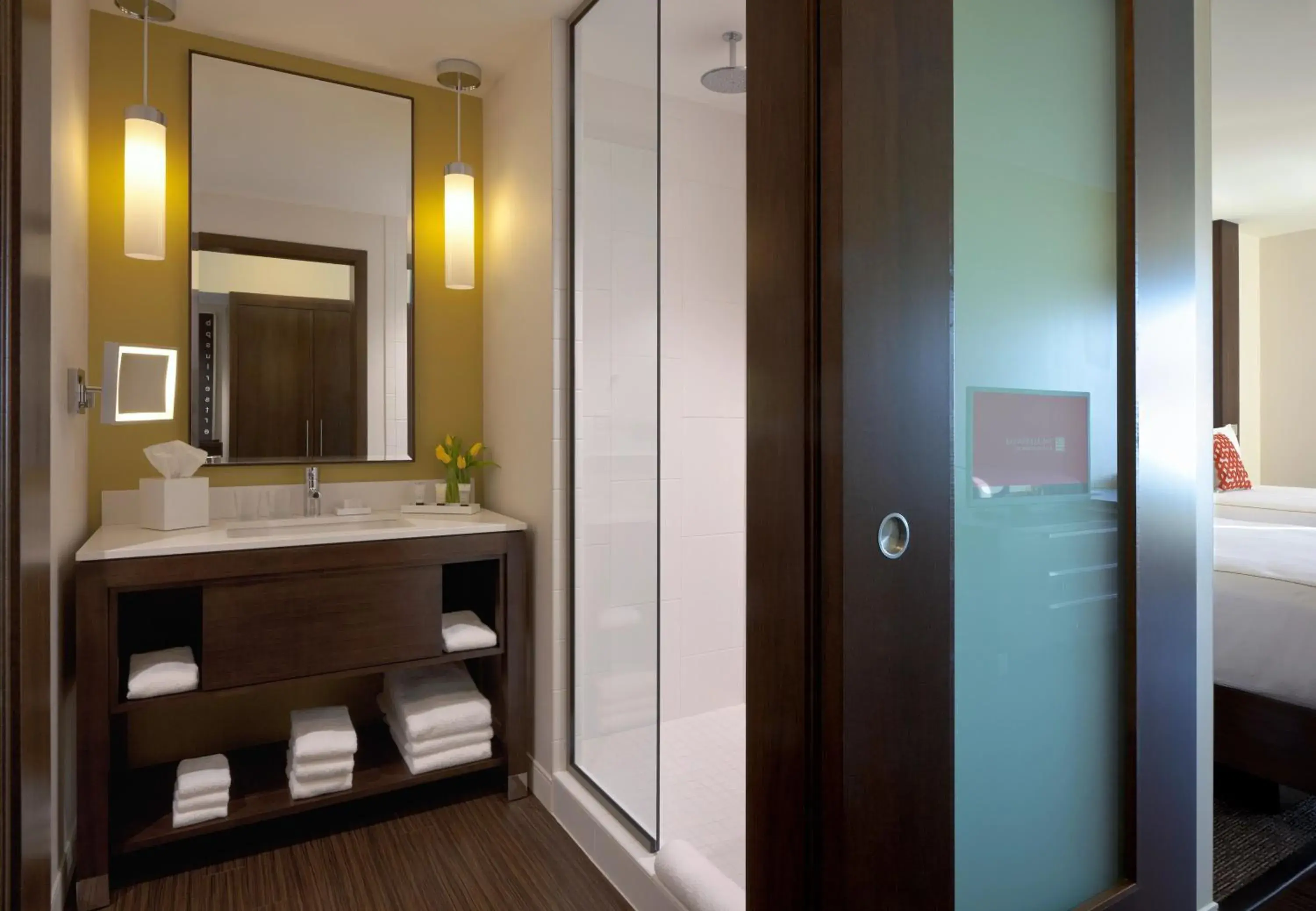 Bathroom, Bed in The Alexander Bathroom, Bed in The Alexander