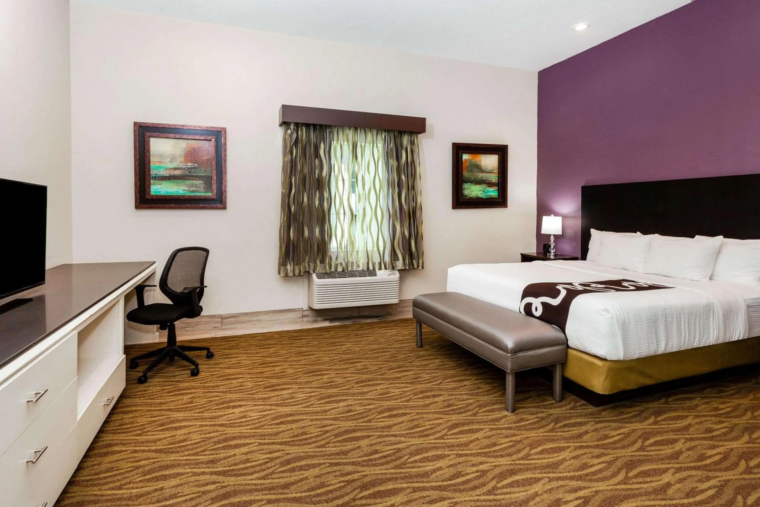 Photo of the whole room, Bed in La Quinta by Wyndham Laredo Airport