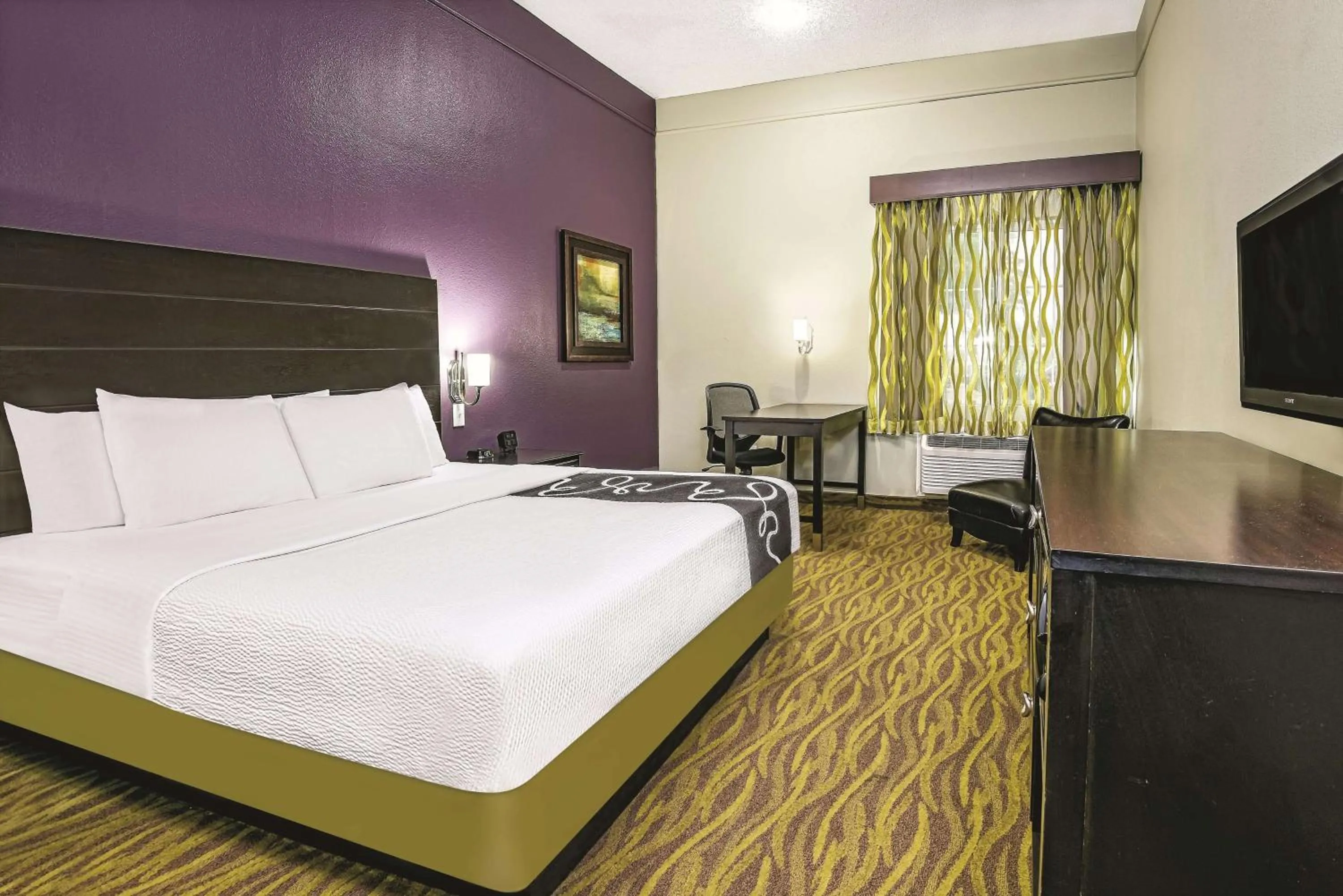 Photo of the whole room, Bed in La Quinta by Wyndham Laredo Airport