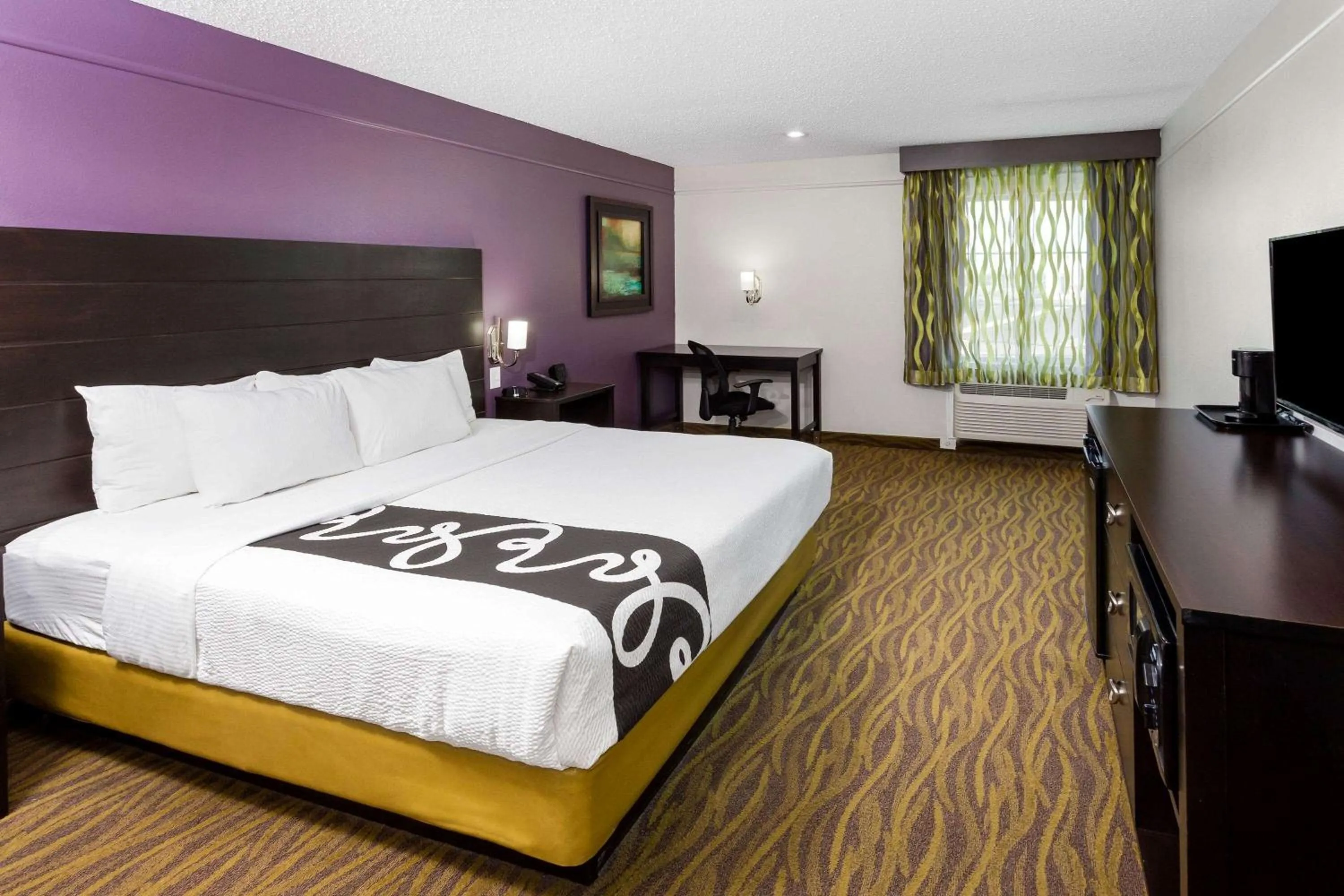Photo of the whole room, Bed in La Quinta by Wyndham Laredo Airport