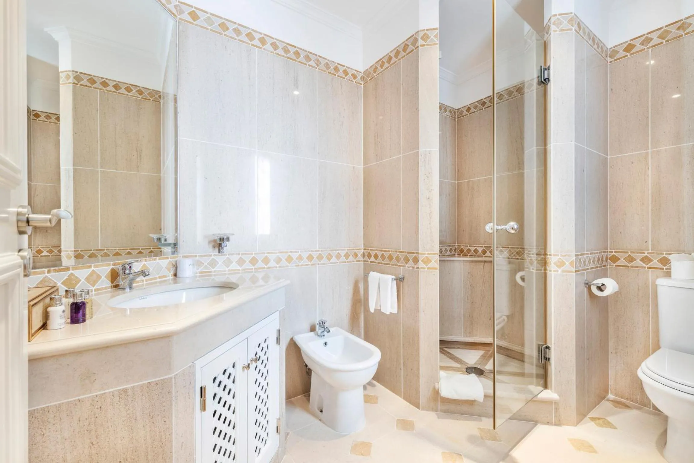 Bathroom in Encosta Do Lago Resort Club