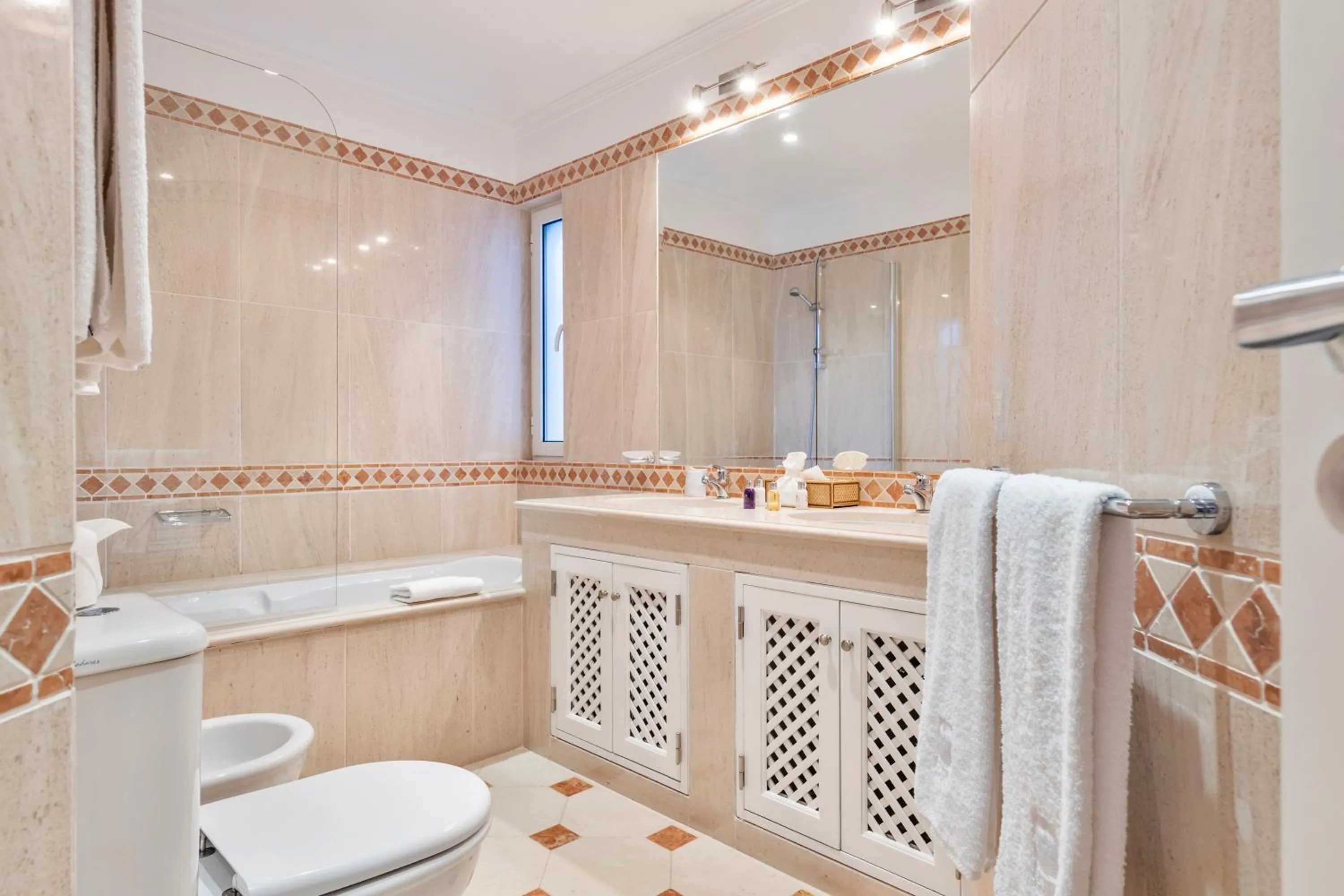 Bathroom in Encosta Do Lago Resort Club