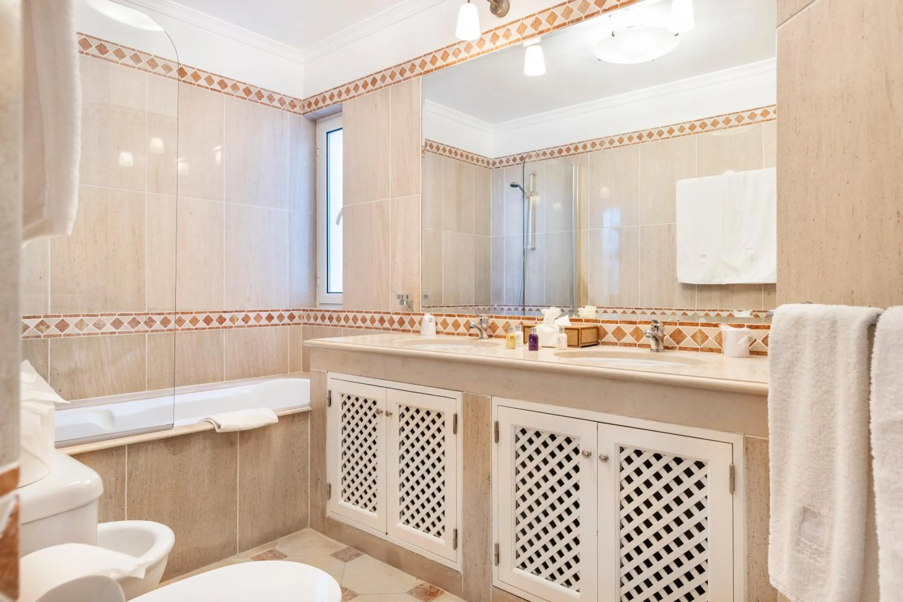 Bathroom in Encosta Do Lago Resort Club