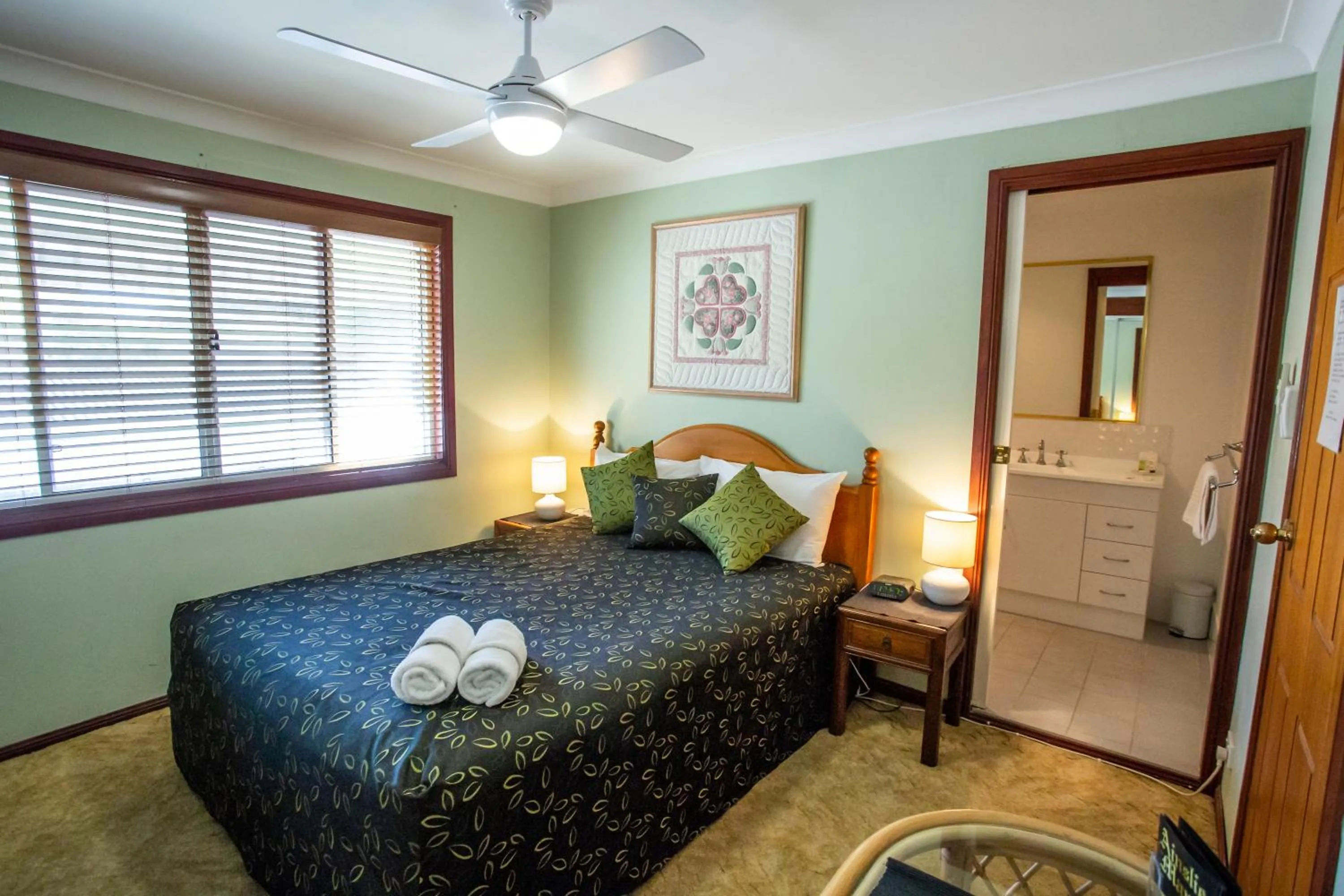 Bedroom, Bed in Ainslie Manor Guest House