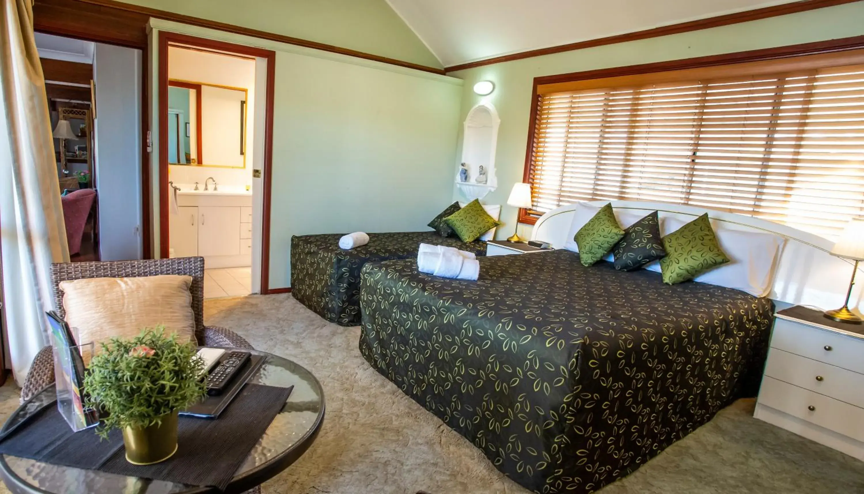 Bedroom, Bed in Ainslie Manor Guest House Bedroom, Bed in Ainslie Manor Guest House