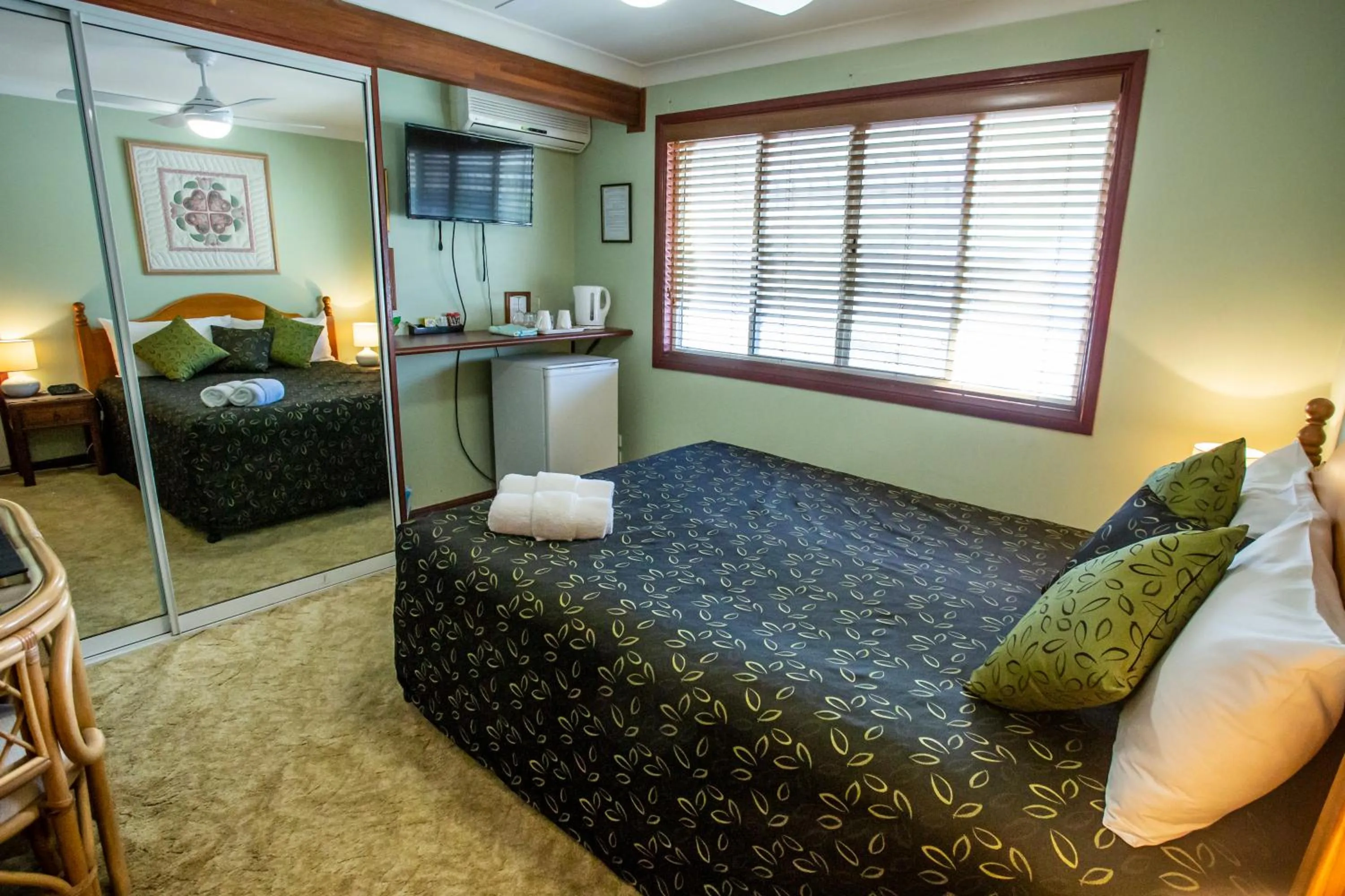 Bedroom, Bed in Ainslie Manor Guest House