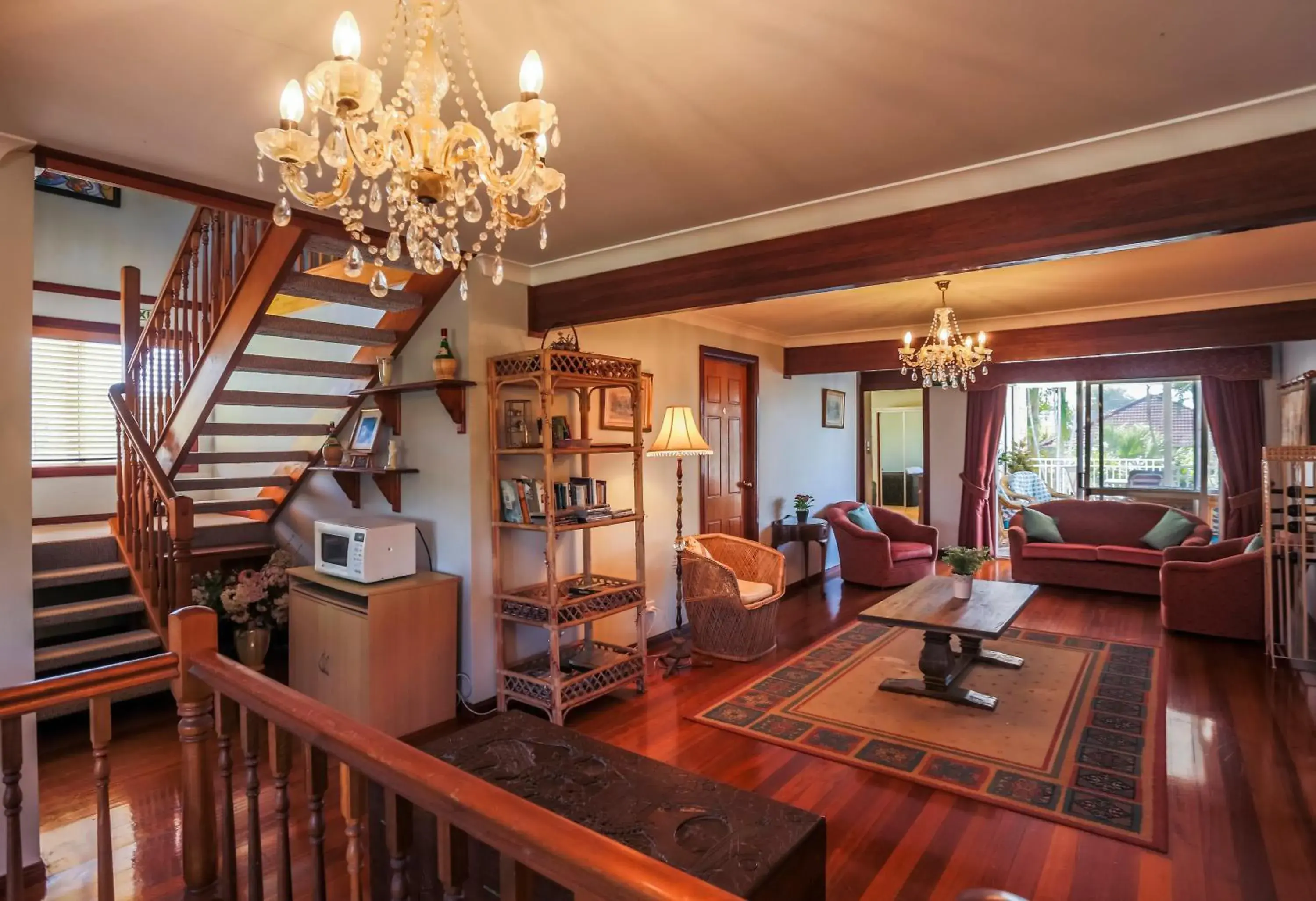 Seating area in Ainslie Manor Bed and Breakfast Seating area in Ainslie Manor Bed and Breakfast