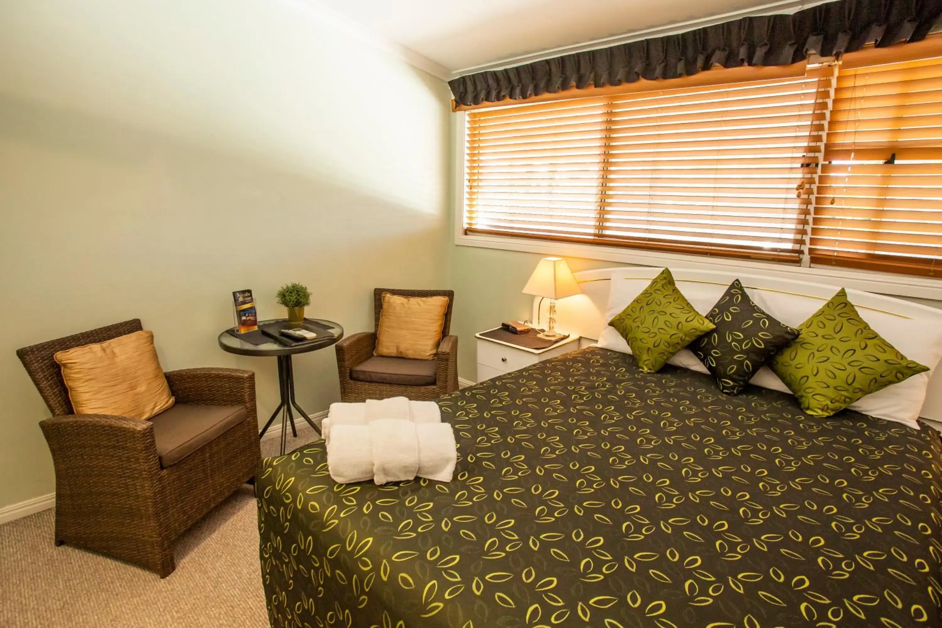 Standard Double or Twin - Top Floor in Ainslie Manor Guest House Standard Double or Twin - Top Floor in Ainslie Manor Guest House