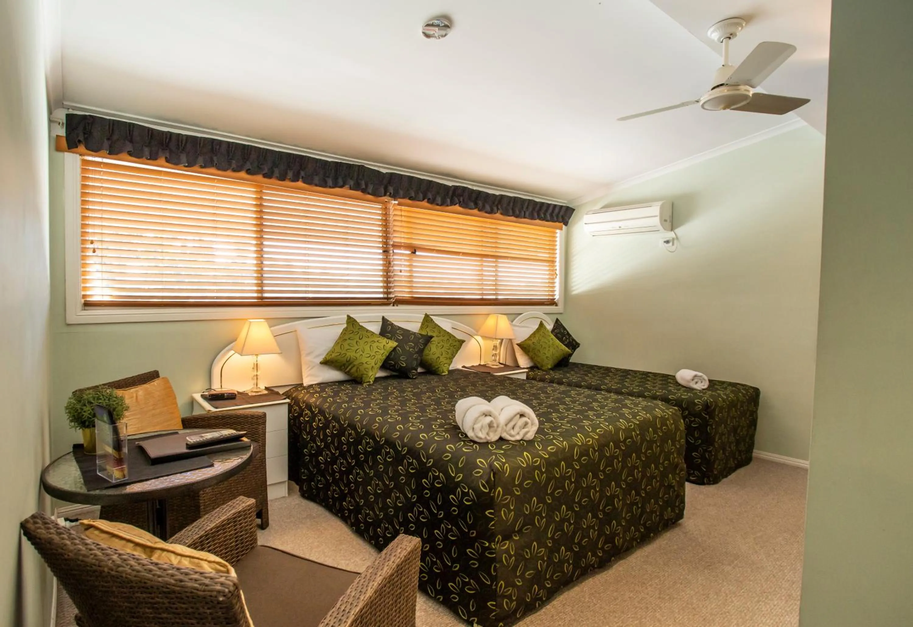 Bedroom, Bed in Ainslie Manor Guest House