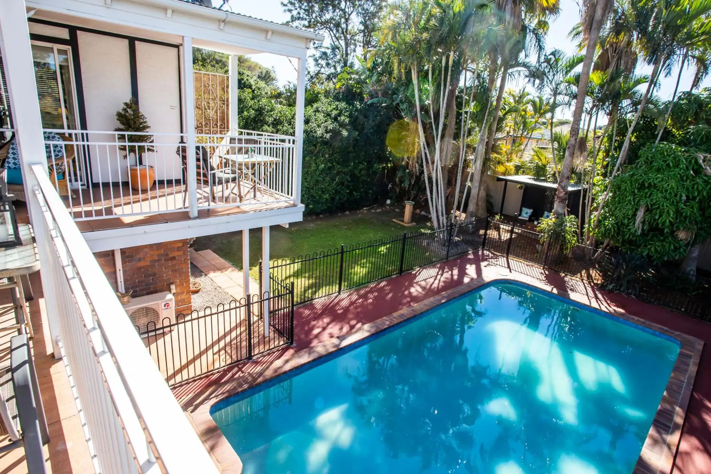 Pool view in Ainslie Manor Guest House Pool view in Ainslie Manor Guest House