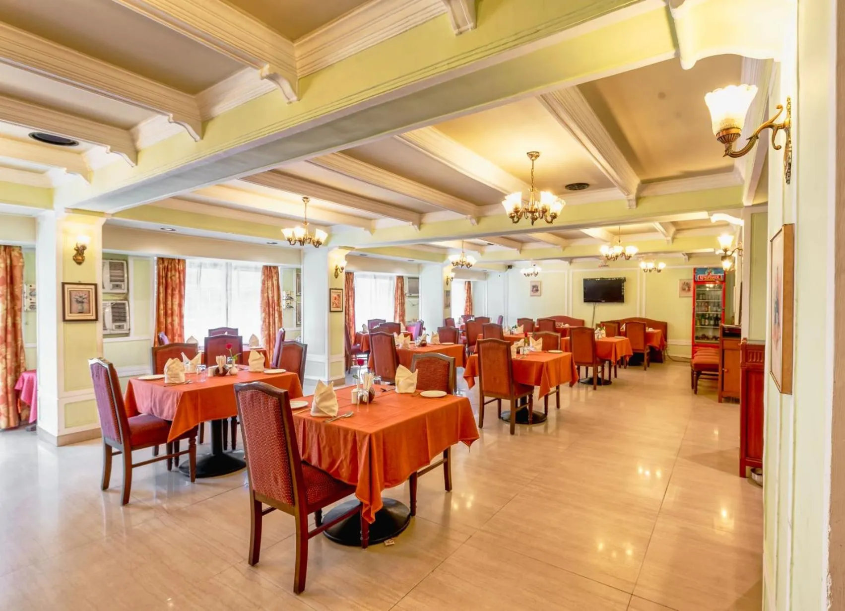 Restaurant/places to eat in La-Paz Gardens Beacon Hotel - Vasco da Gama Goa