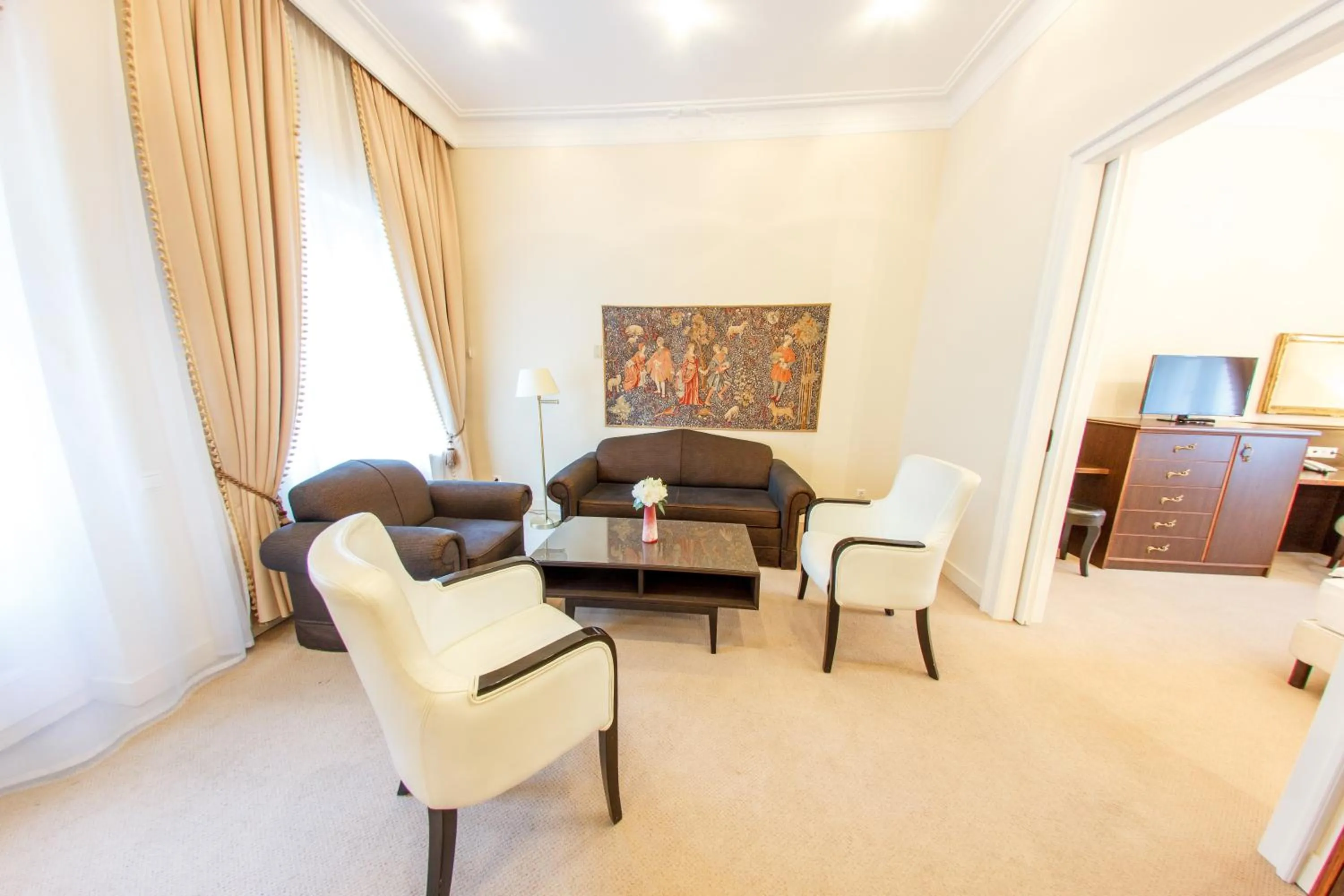 Seating area in Hotel Kristály Imperial