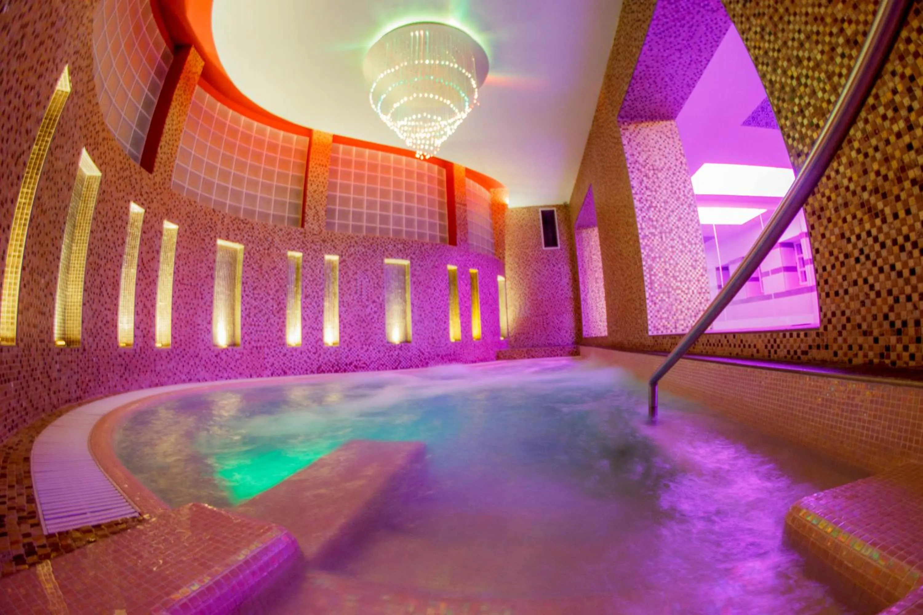 Hot Spring Bath in Hotel Kristály Imperial