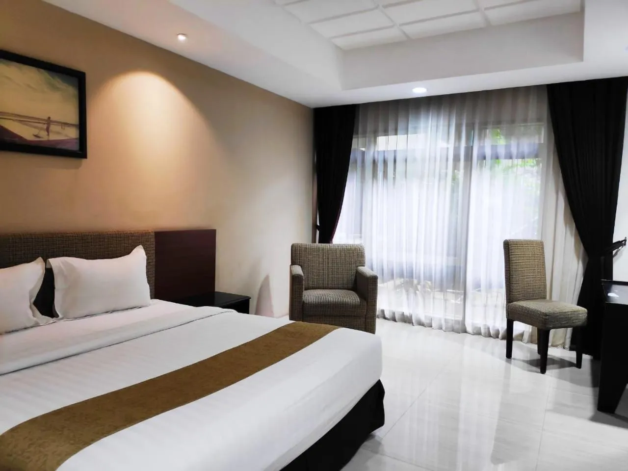 Photo of the whole room, Bed in New Grand Park Hotel