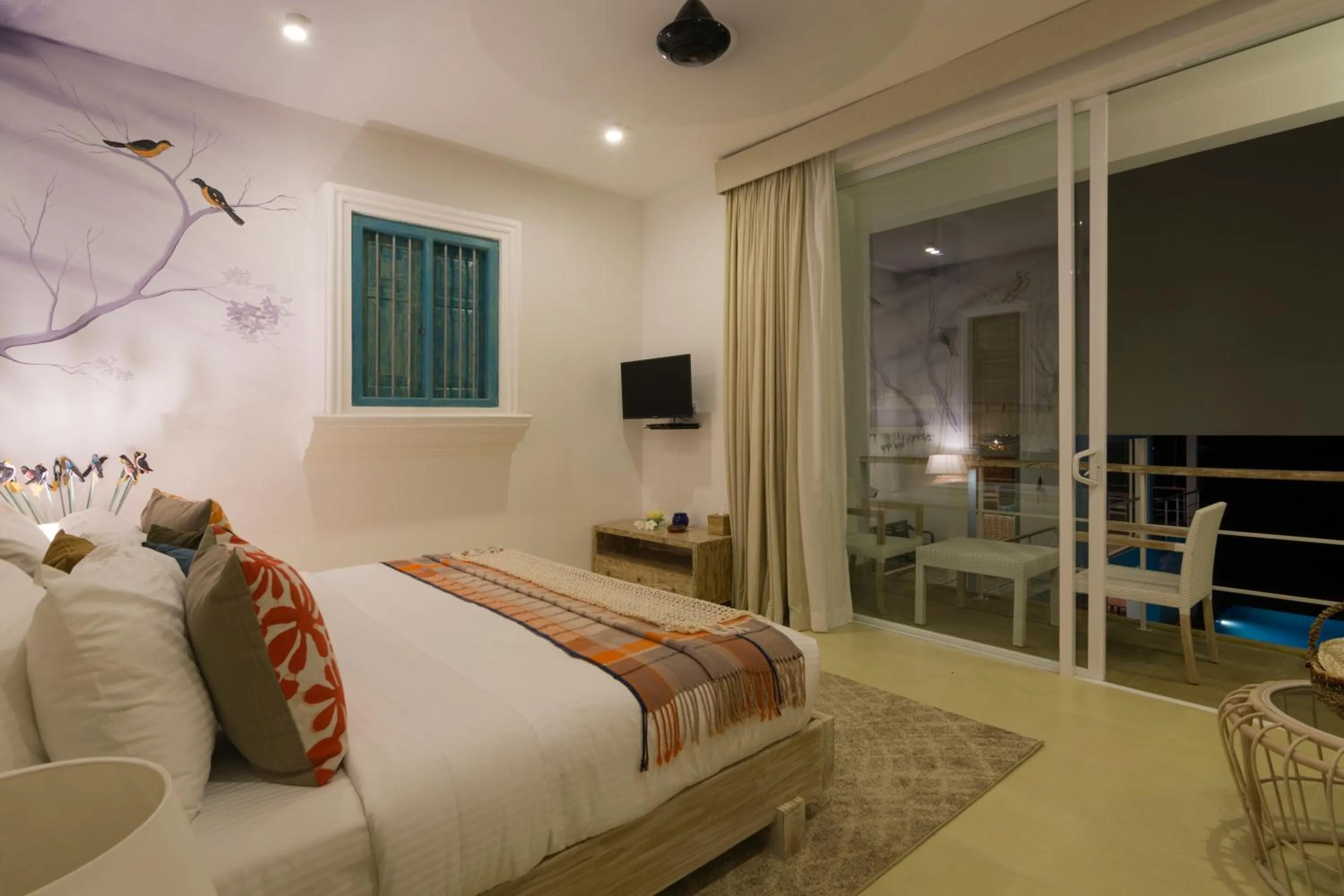 Photo of the whole room, Bed in 33 Lake Terrace