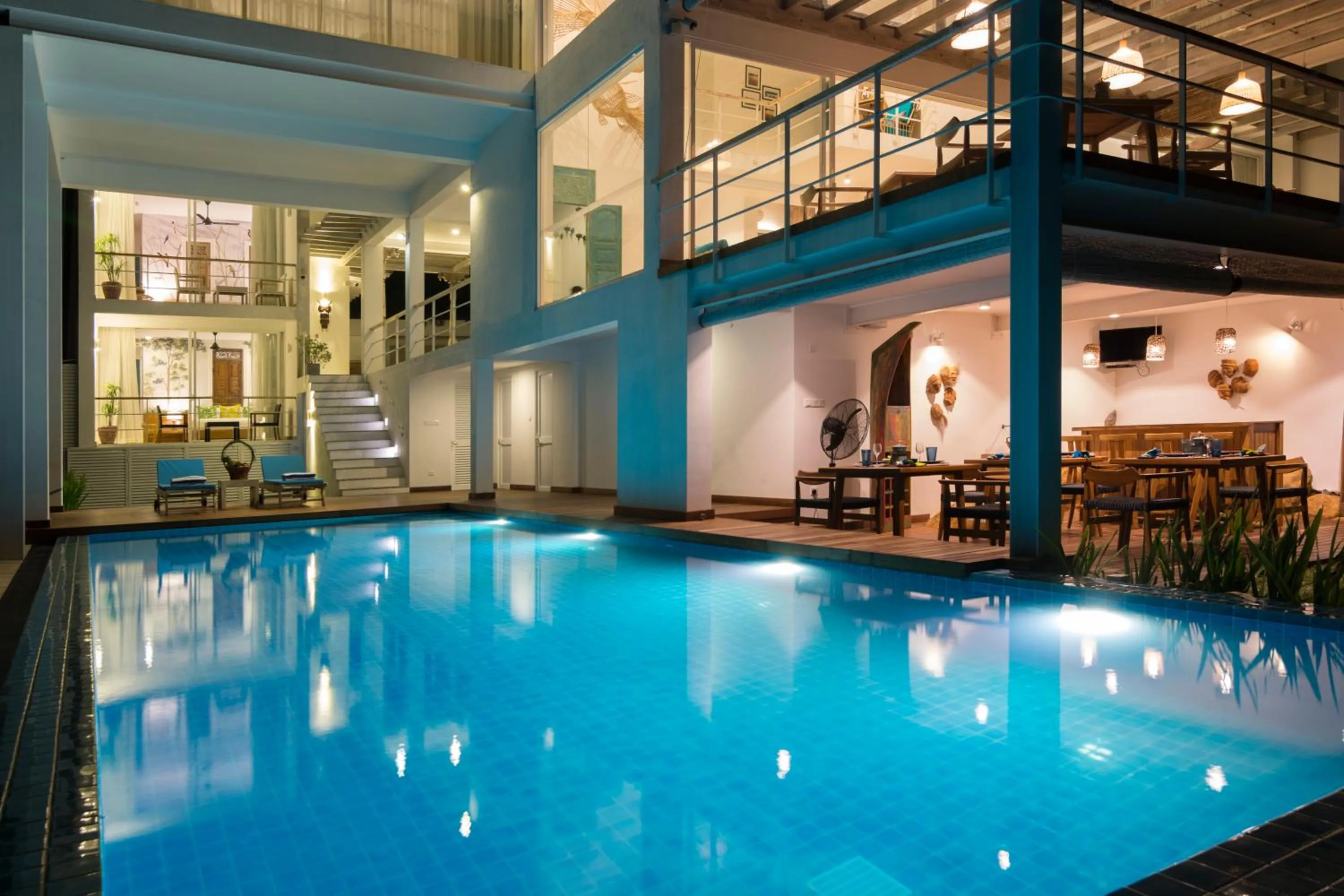 Swimming pool in 33 Lake Terrace