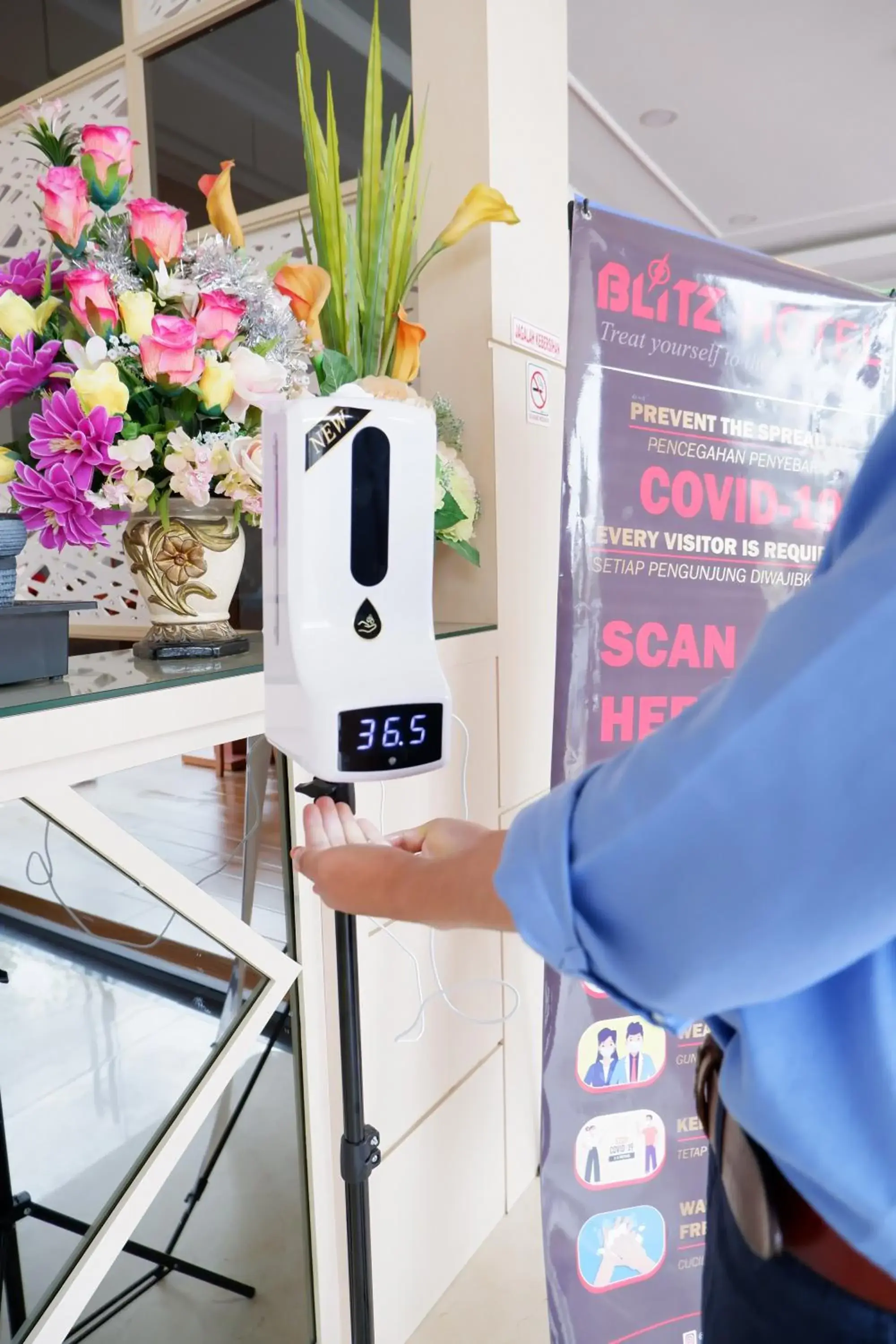 Lobby or reception in Blitz Hotel Batam Centre Lobby or reception in Blitz Hotel Batam Centre