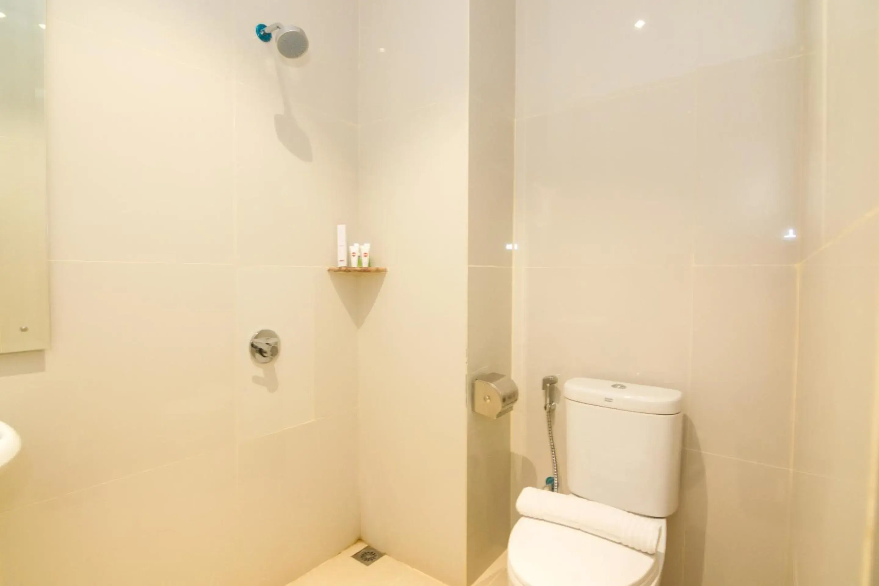 Bathroom in Blitz Hotel Batam Centre Bathroom in Blitz Hotel Batam Centre