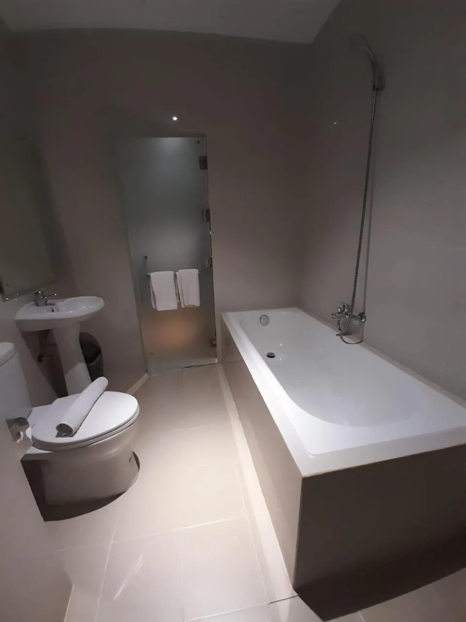 Bathroom in Blitz Hotel Batam Centre