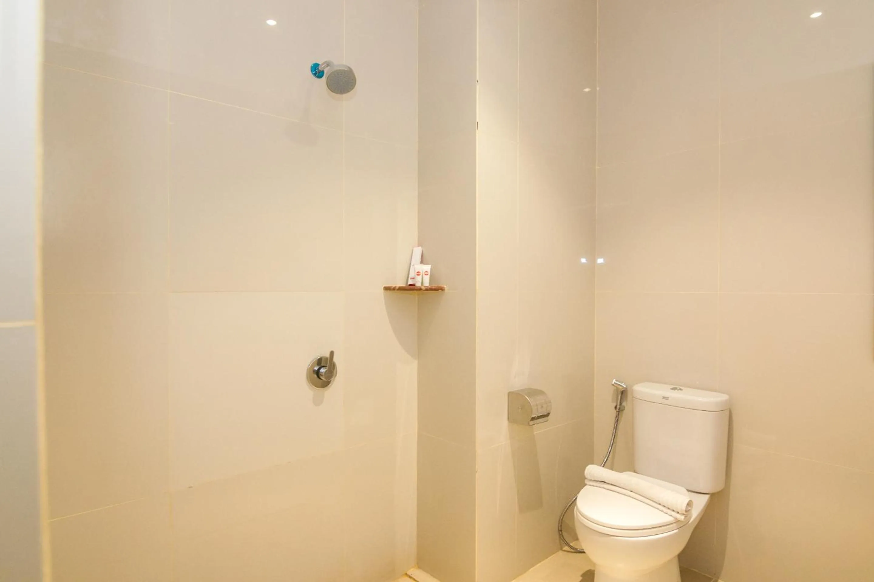 Bathroom in Blitz Hotel Batam Centre