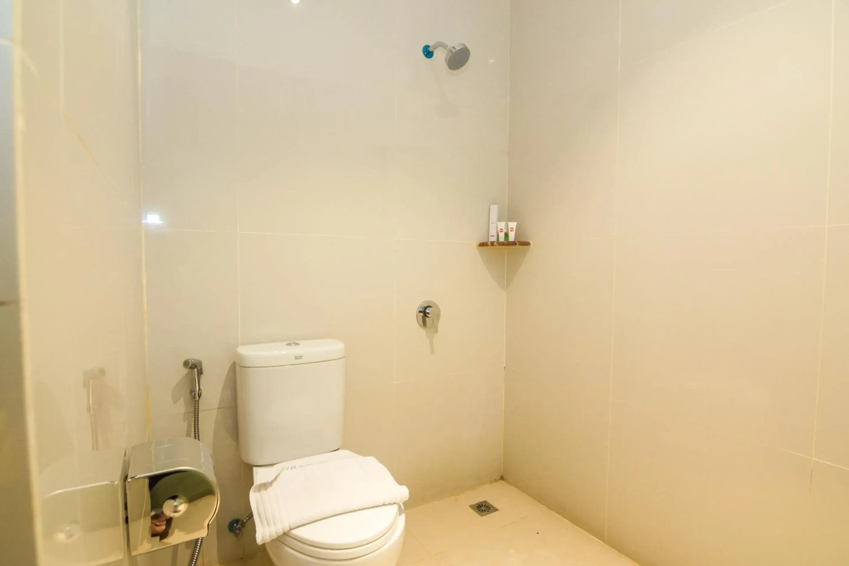 Bathroom in Blitz Hotel Batam Centre Bathroom in Blitz Hotel Batam Centre