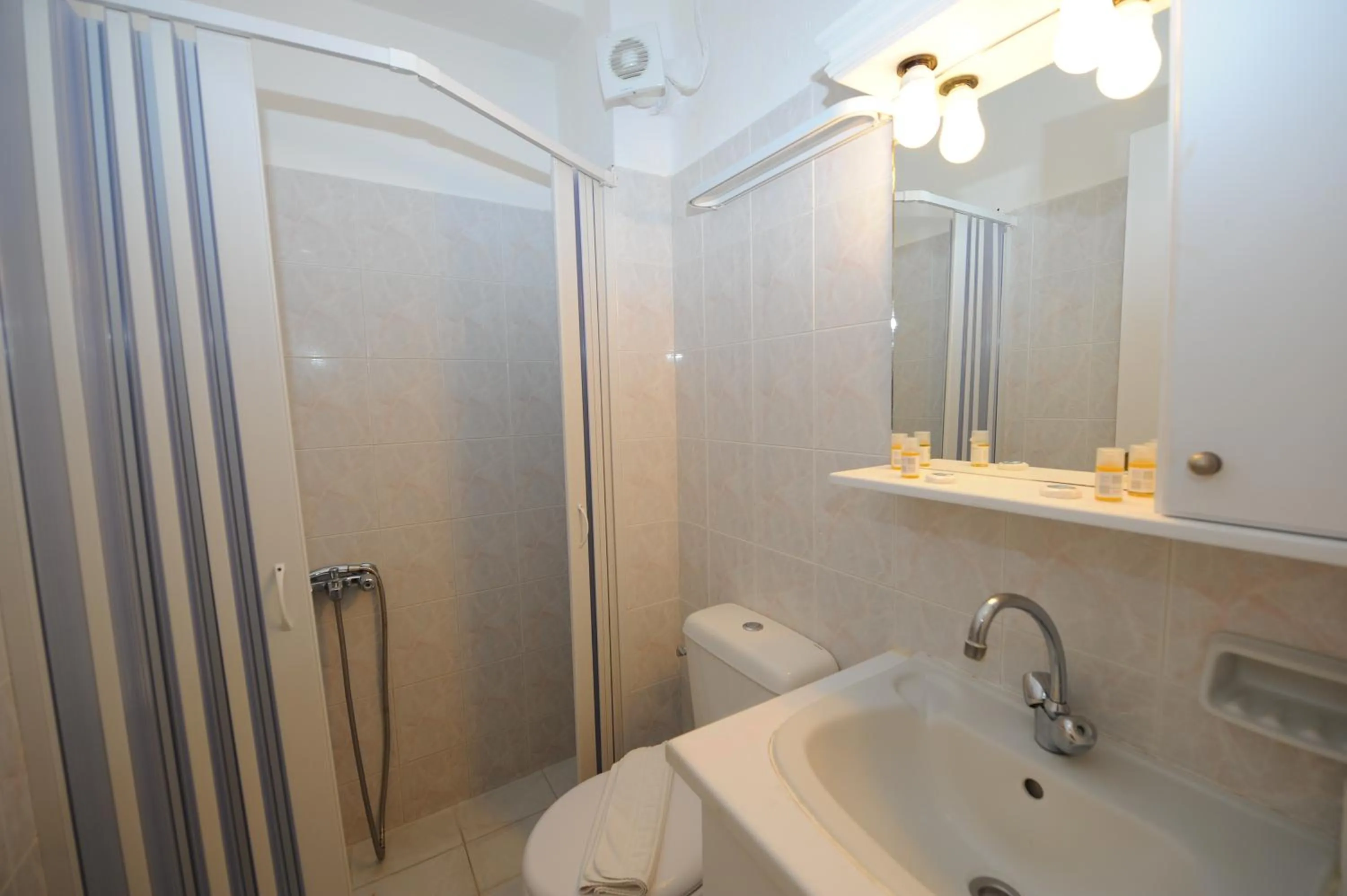 Bathroom in Orfeas Apartments