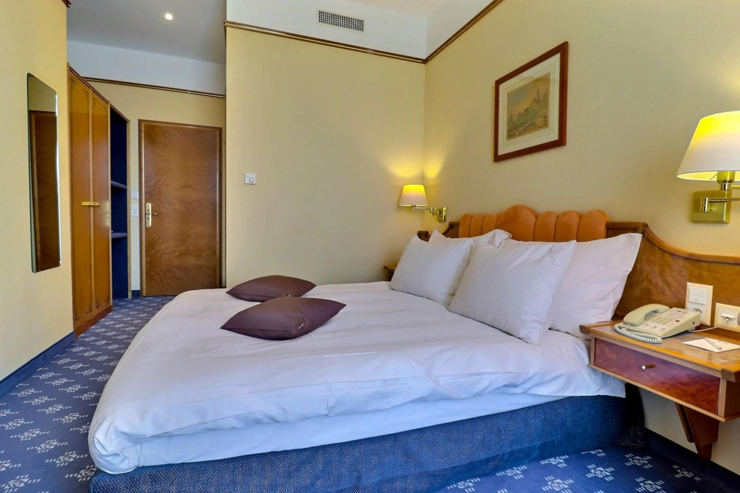 Bedroom, Bed in Best Western Plus Hotel Mirabeau