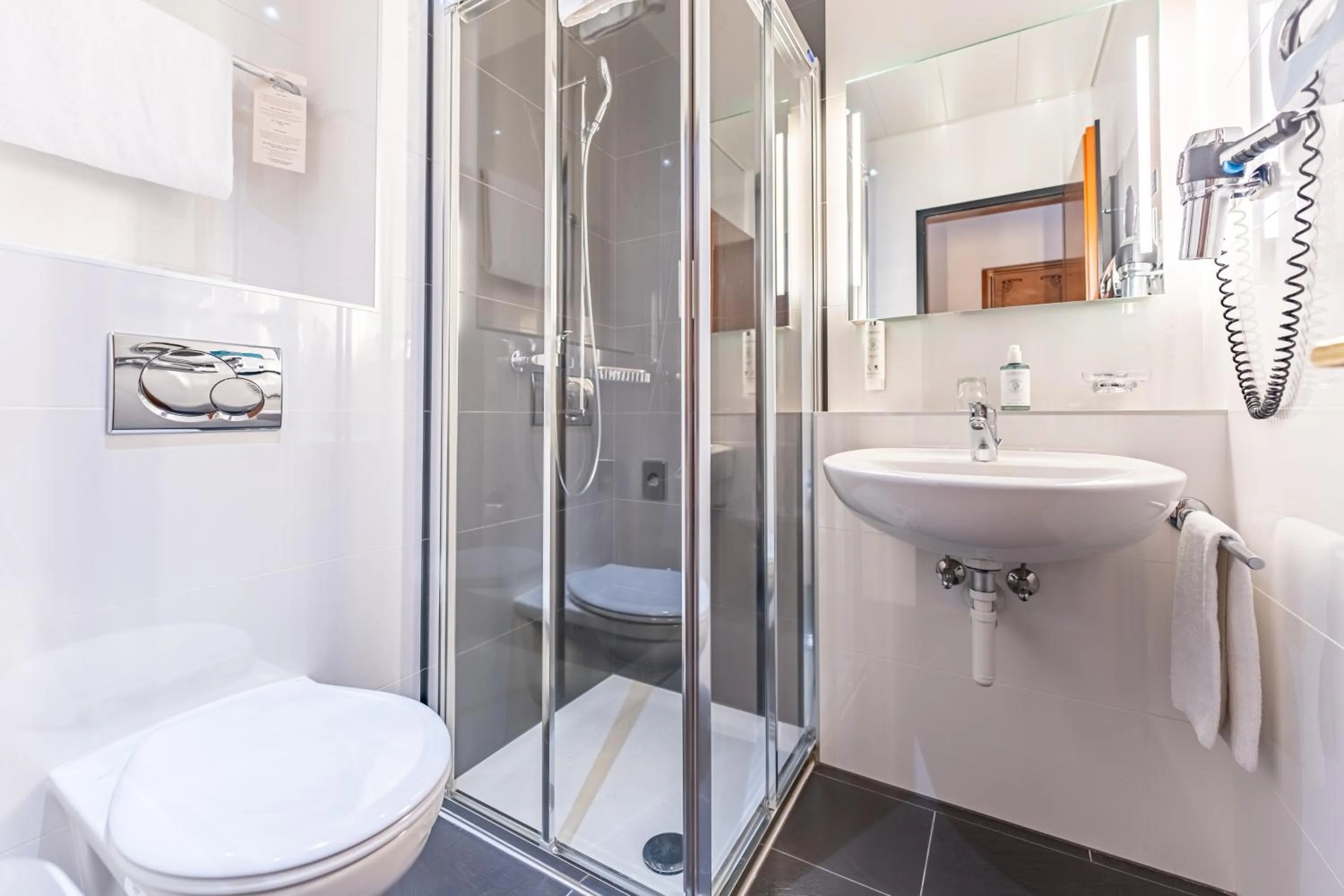 Bathroom in Best Western Plus Hotel Mirabeau