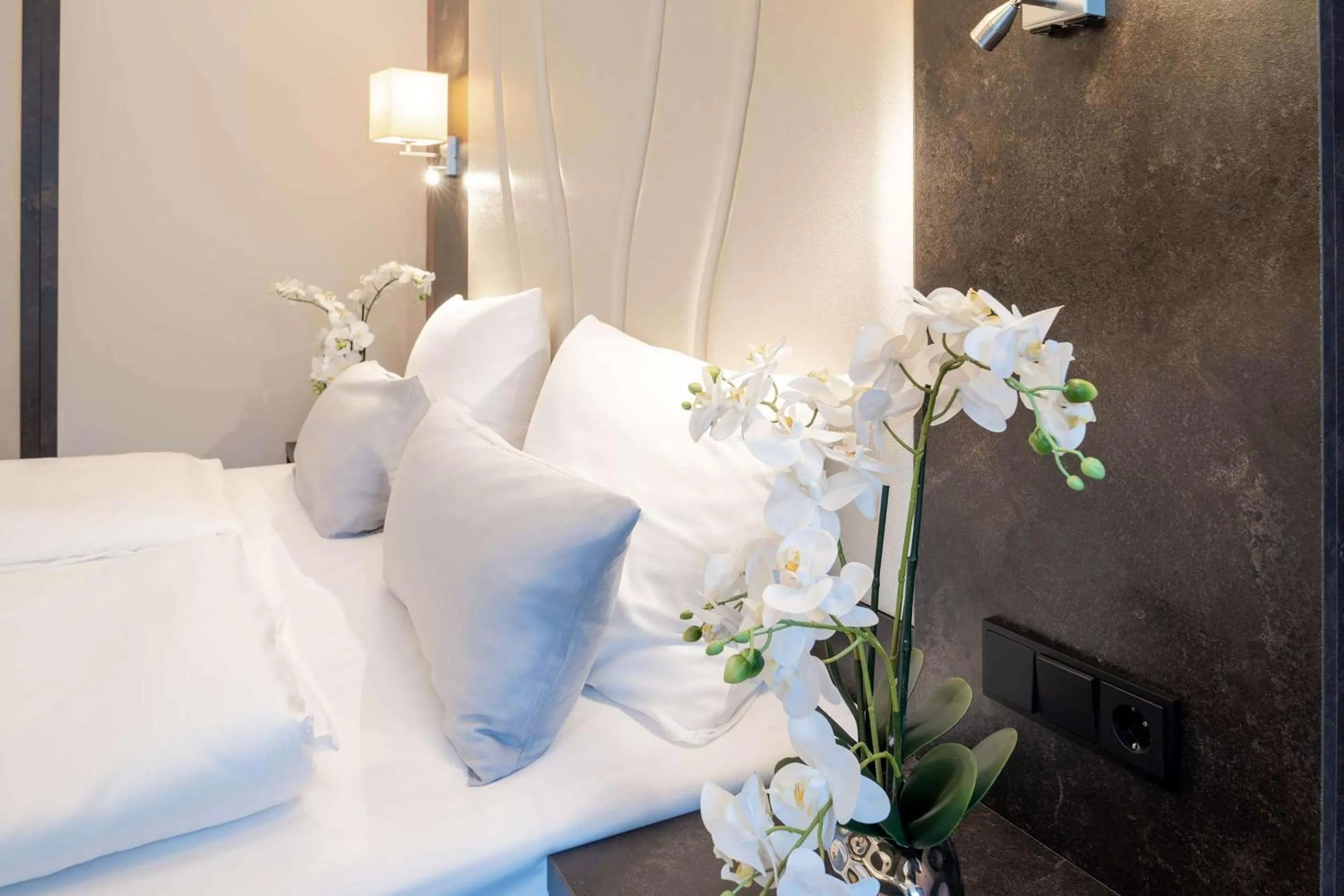 Bedroom, Bed in Best Western Plus Plaza Berlin Kurfürstendamm