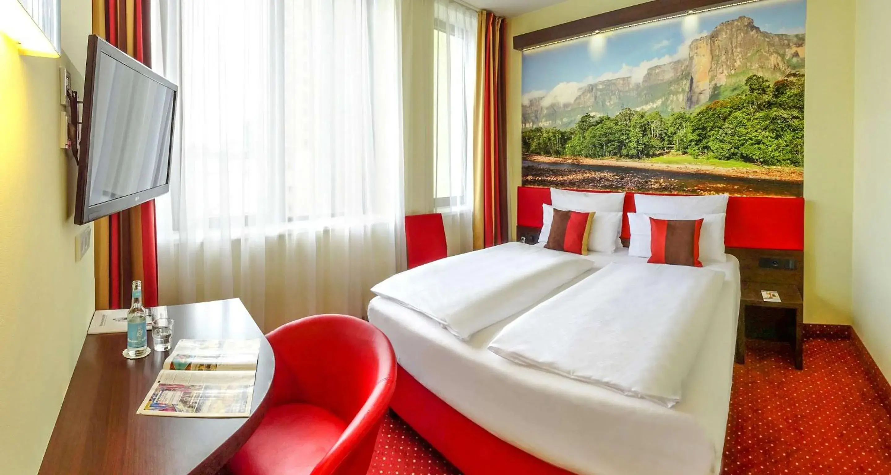 Bedroom, Bed in Best Western Plus Plaza Berlin Kurfürstendamm Bedroom, Bed in Best Western Plus Plaza Berlin Kurfürstendamm