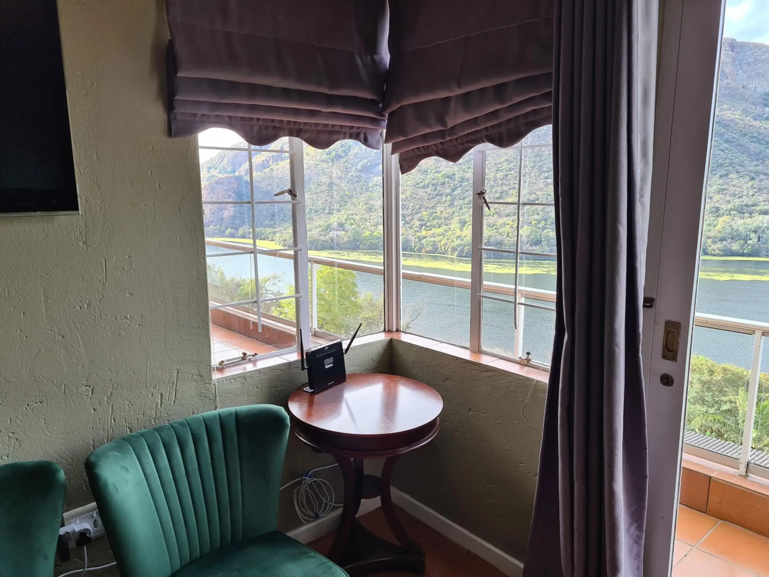 Double Room with Dam View in Letamong Double Room with Dam View in Letamong