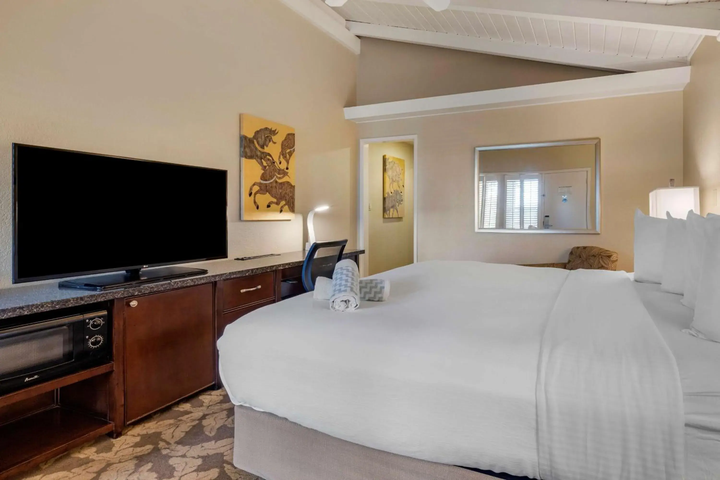 Bedroom, Bed in Best Western PLUS Island Palms Hotel & Marina Bedroom, Bed in Best Western PLUS Island Palms Hotel & Marina