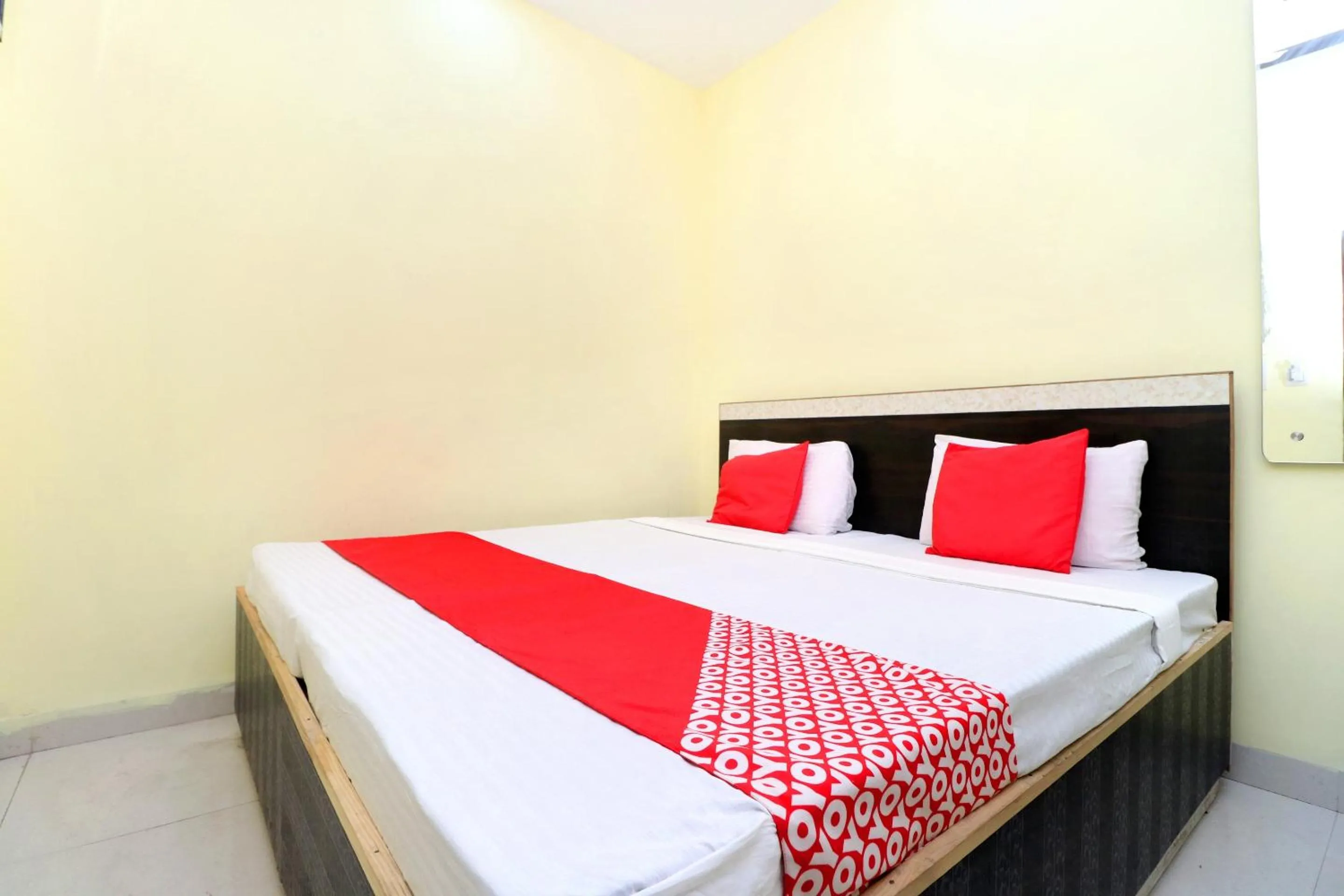 Hotel O Gian Residency