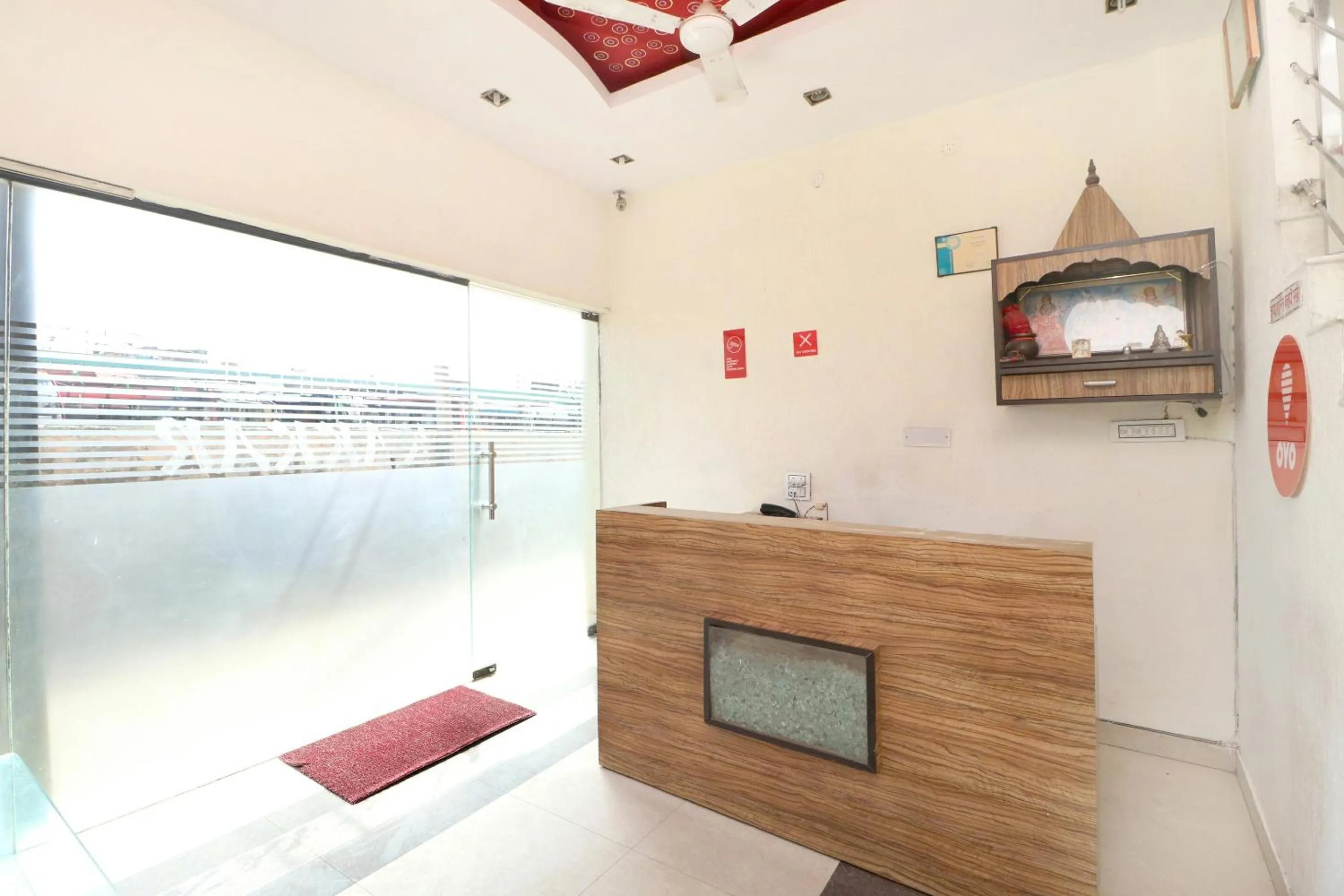 Lobby or reception, TV/Entertainment Center in OYO Hotel Kailash Regency