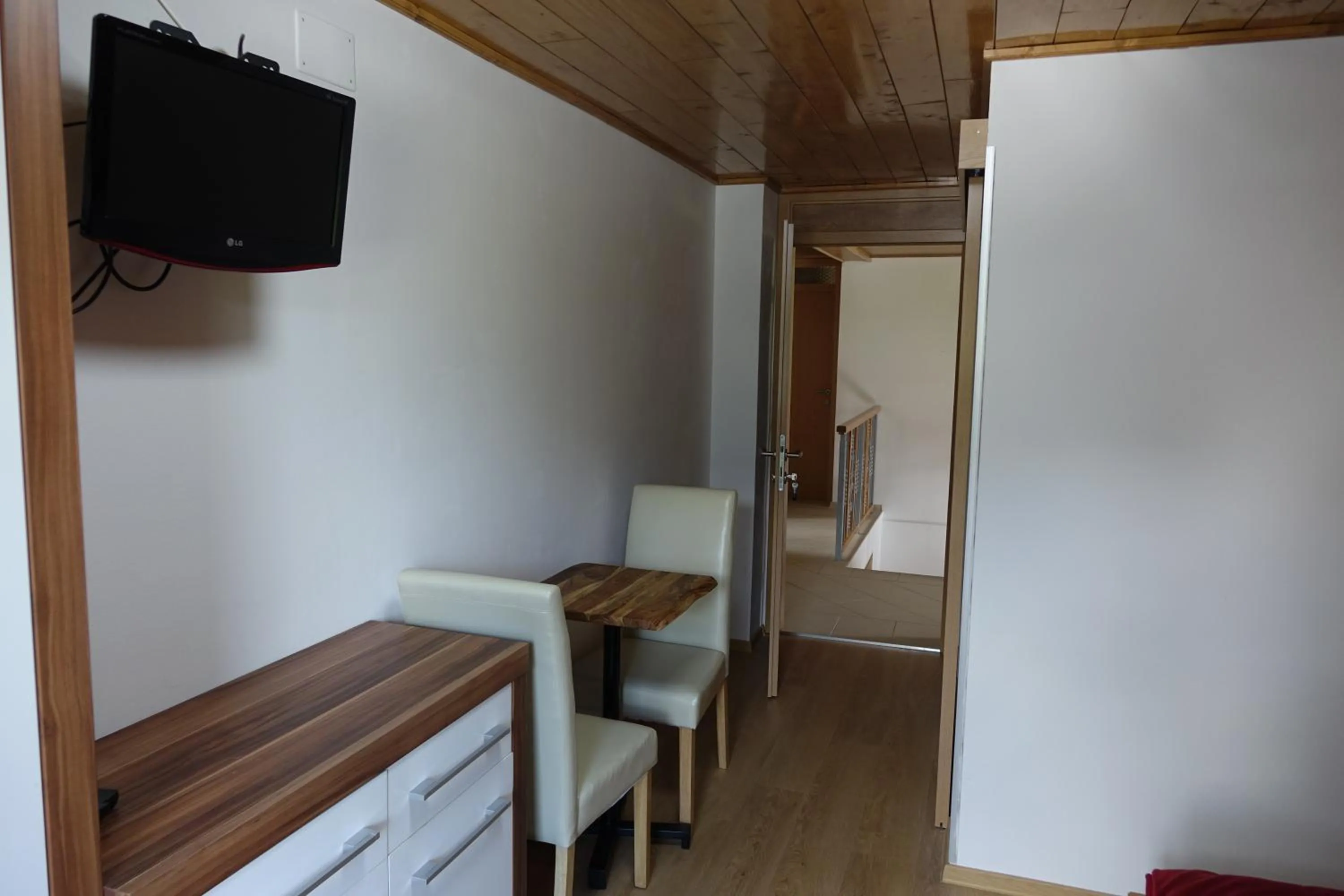 TV and multimedia in BOOA Rooms Irena
