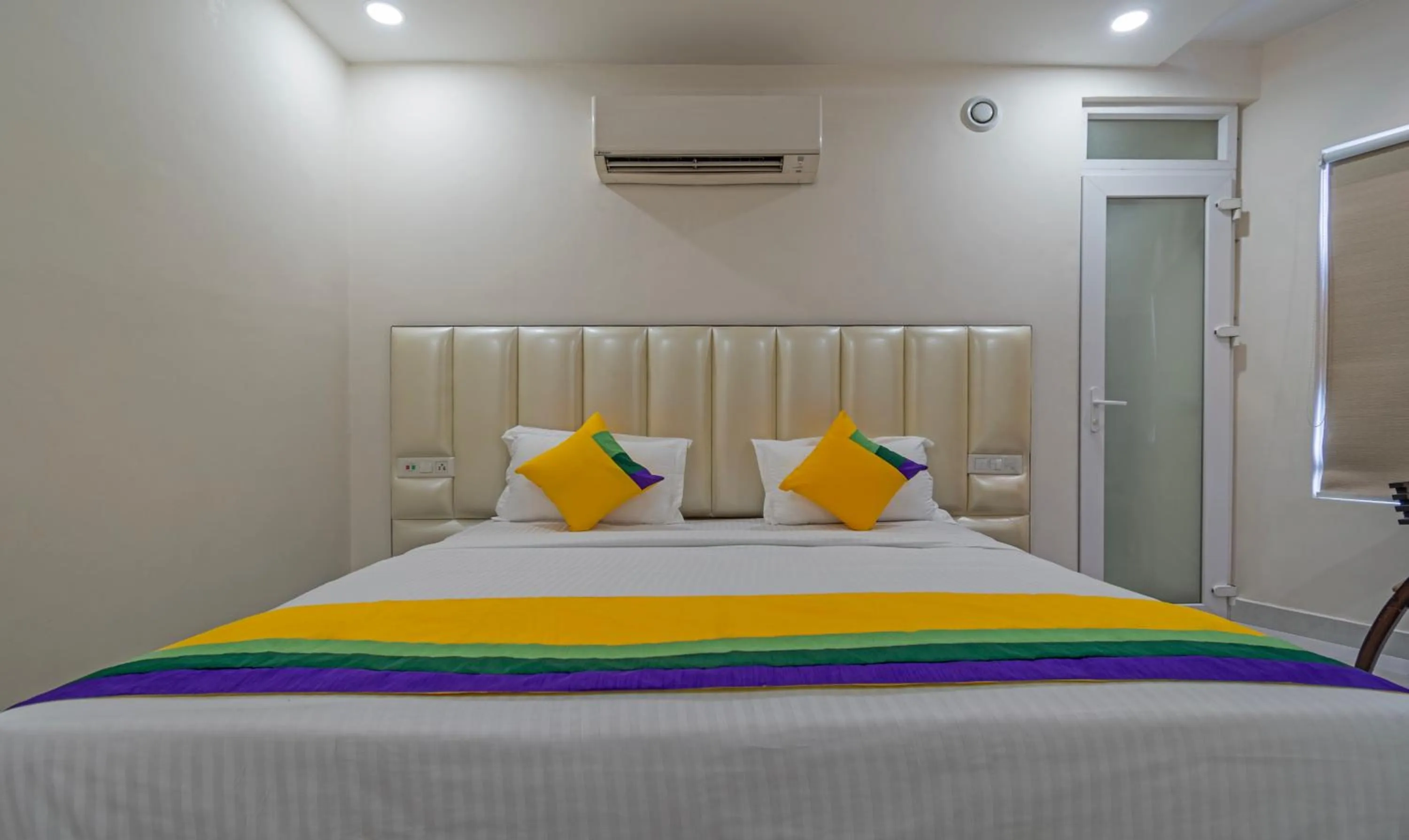 Bed in Itsy Hotels P Grand