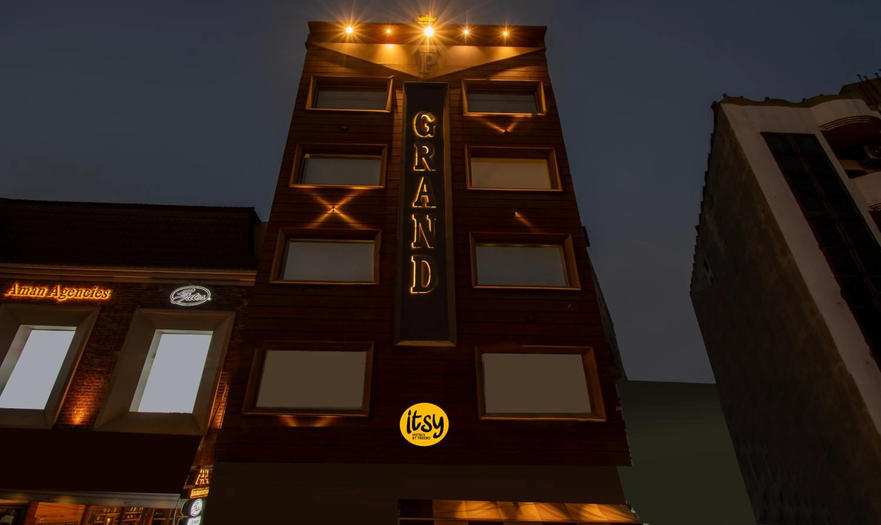 Facade/entrance in Itsy Hotels P Grand