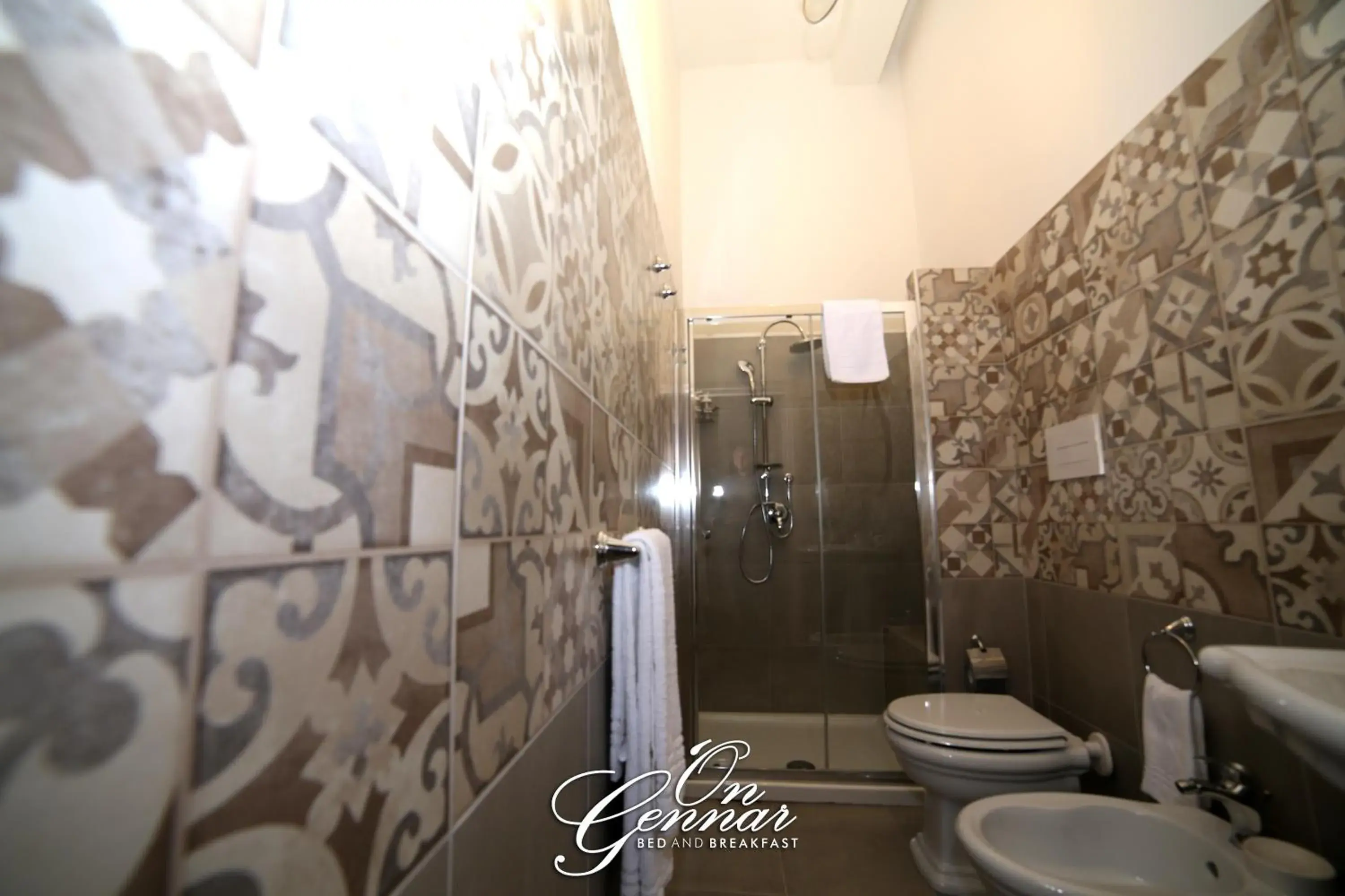 Double Room in On Gennar Double Room in On Gennar