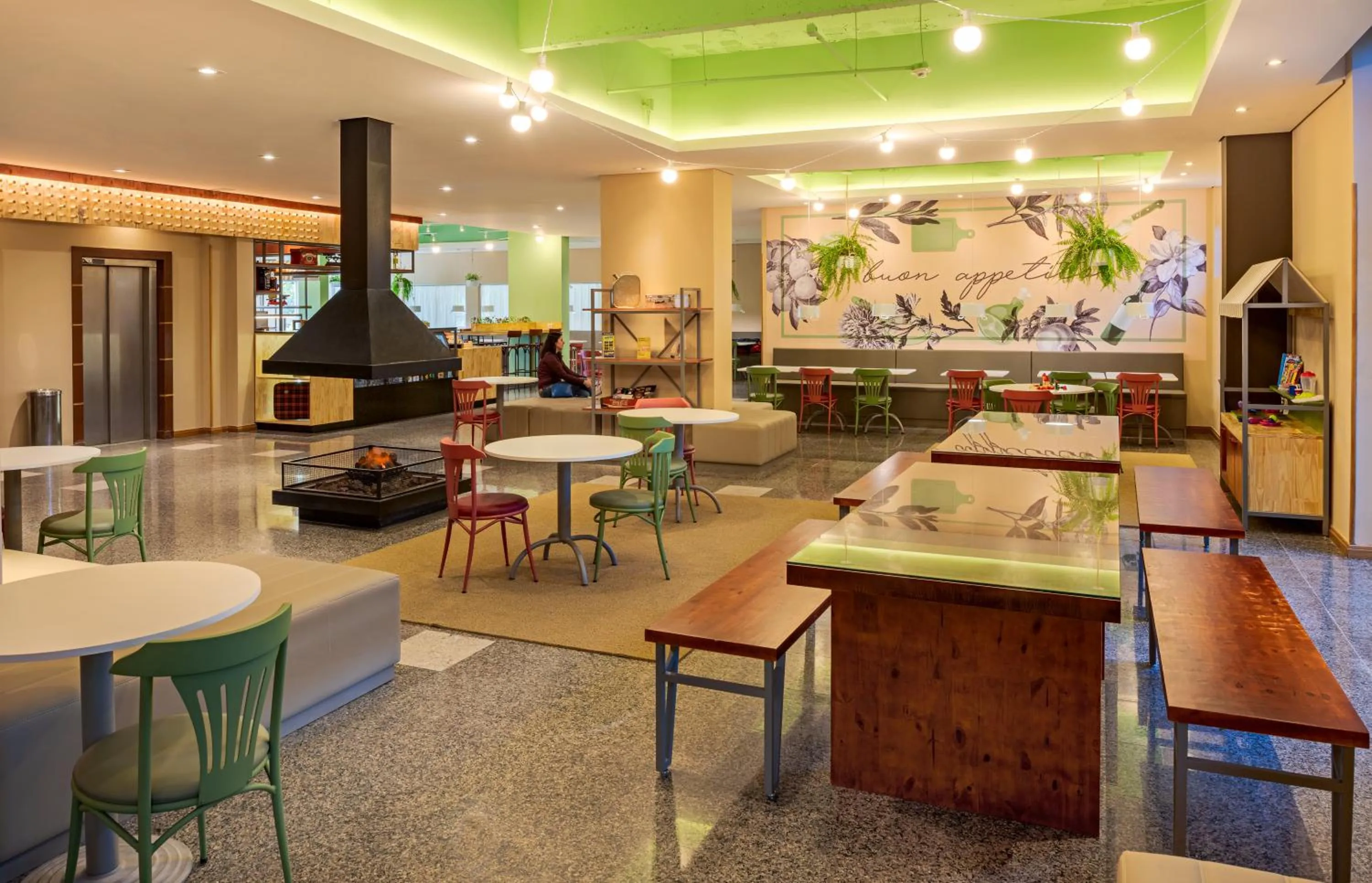 Restaurant/places to eat in Hotel Nacional Inn Curitiba Santa Felicidade