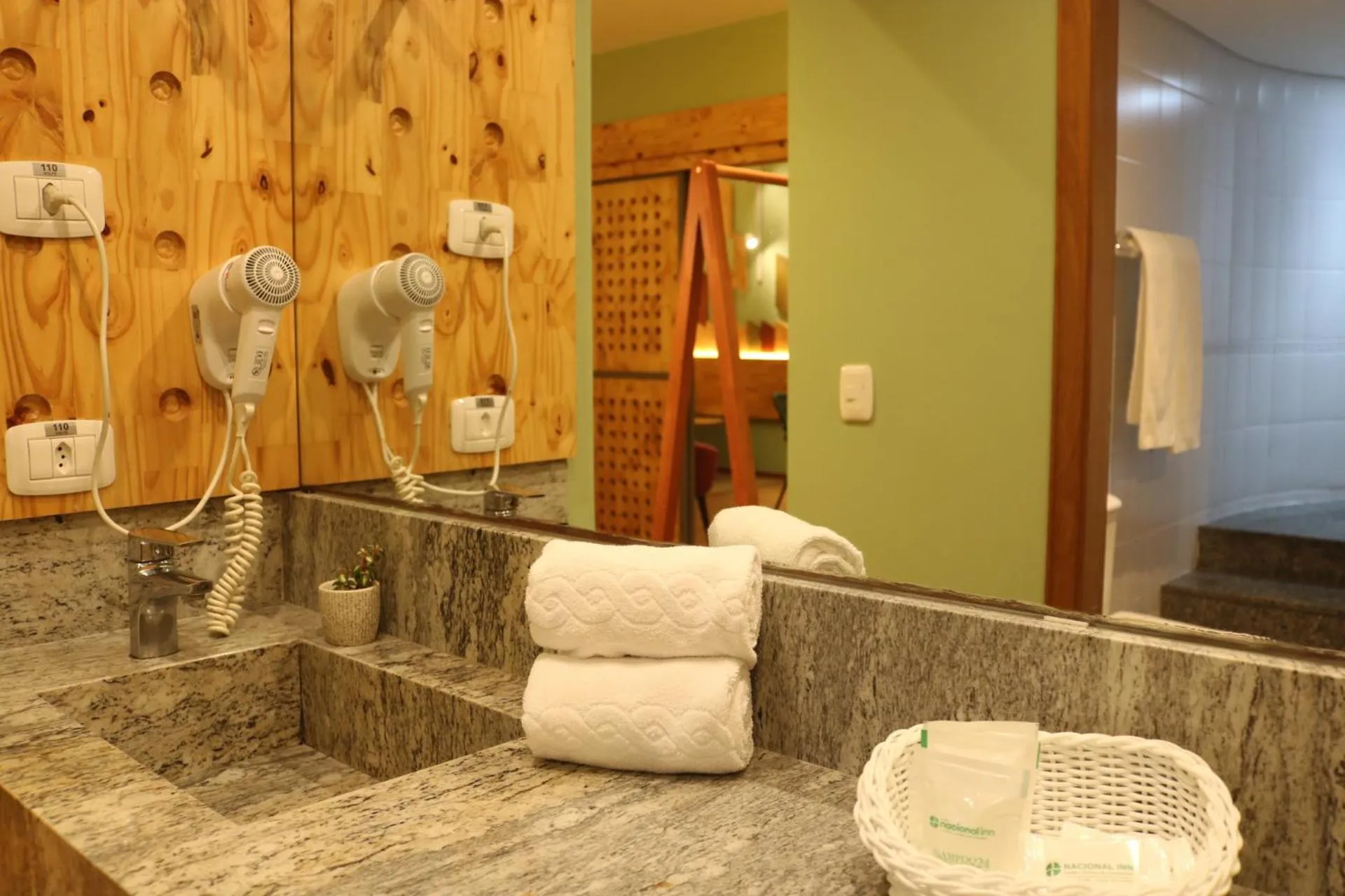 towels in Hotel Nacional Inn Curitiba Santa Felicidade