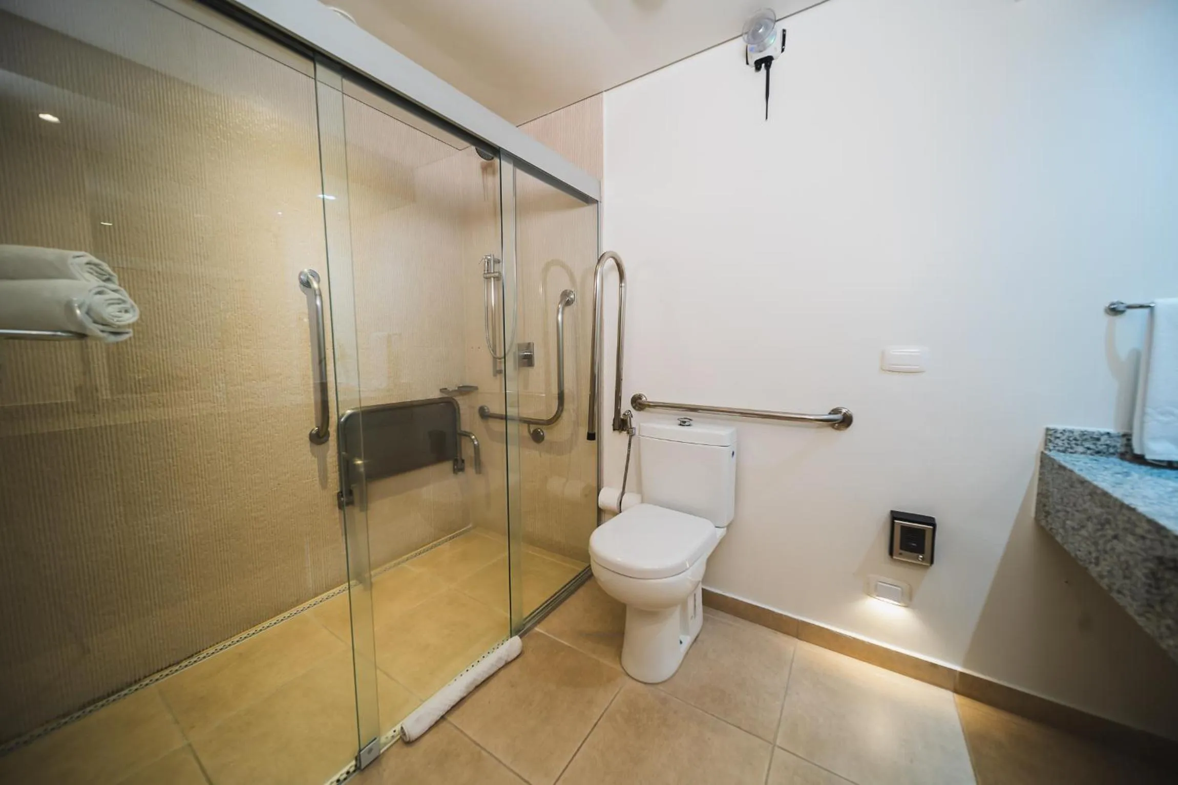 Bathroom in Hotel Nacional Inn Curitiba Santa Felicidade