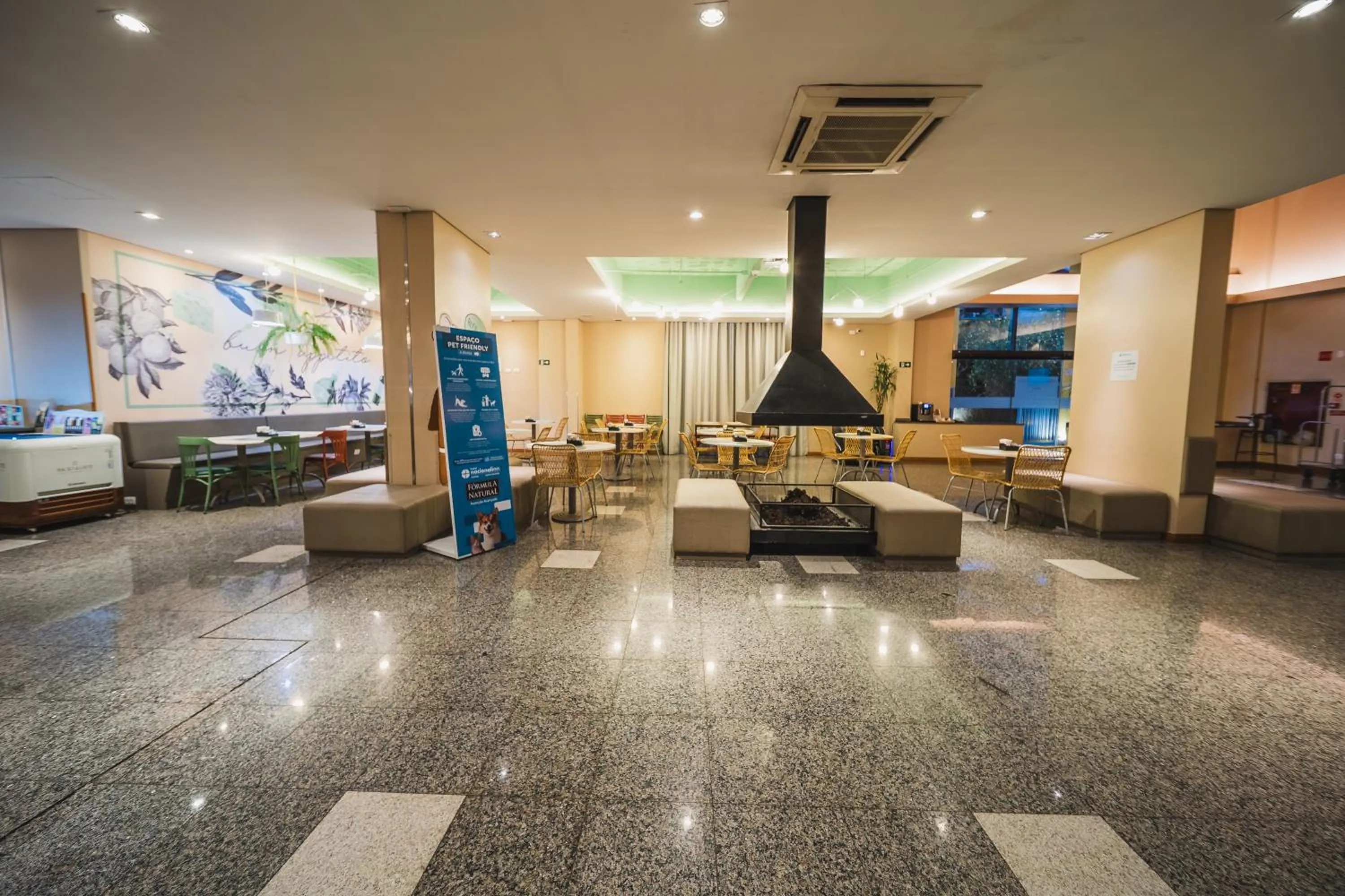 Lobby or reception in Hotel Nacional Inn Curitiba Santa Felicidade